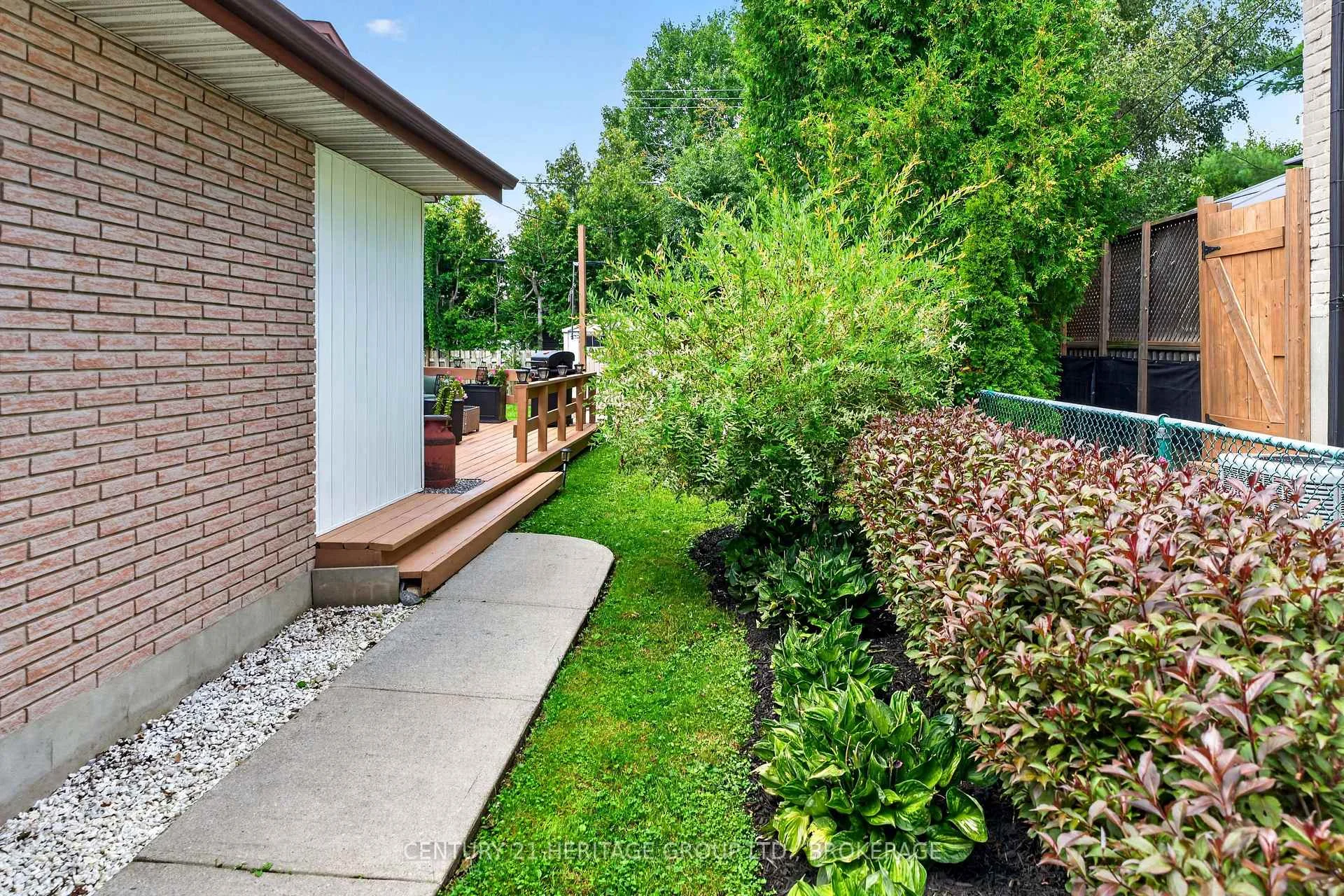 Photo 43 of 935 Pembridge Crescent, Kingston, South of Taylor-Kidd Blvd — HOMEH