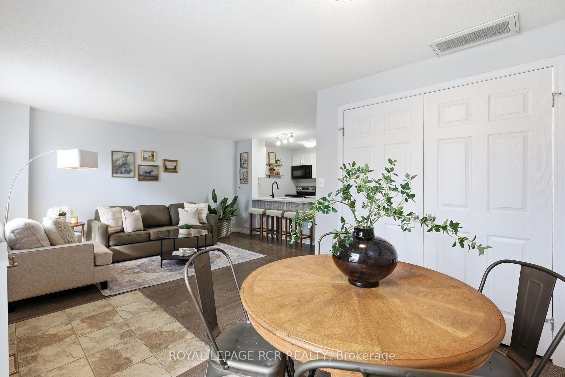 Photo 6 of Unit 25, 35 Mountford Drive, Guelph, Grange Road — HOMEH