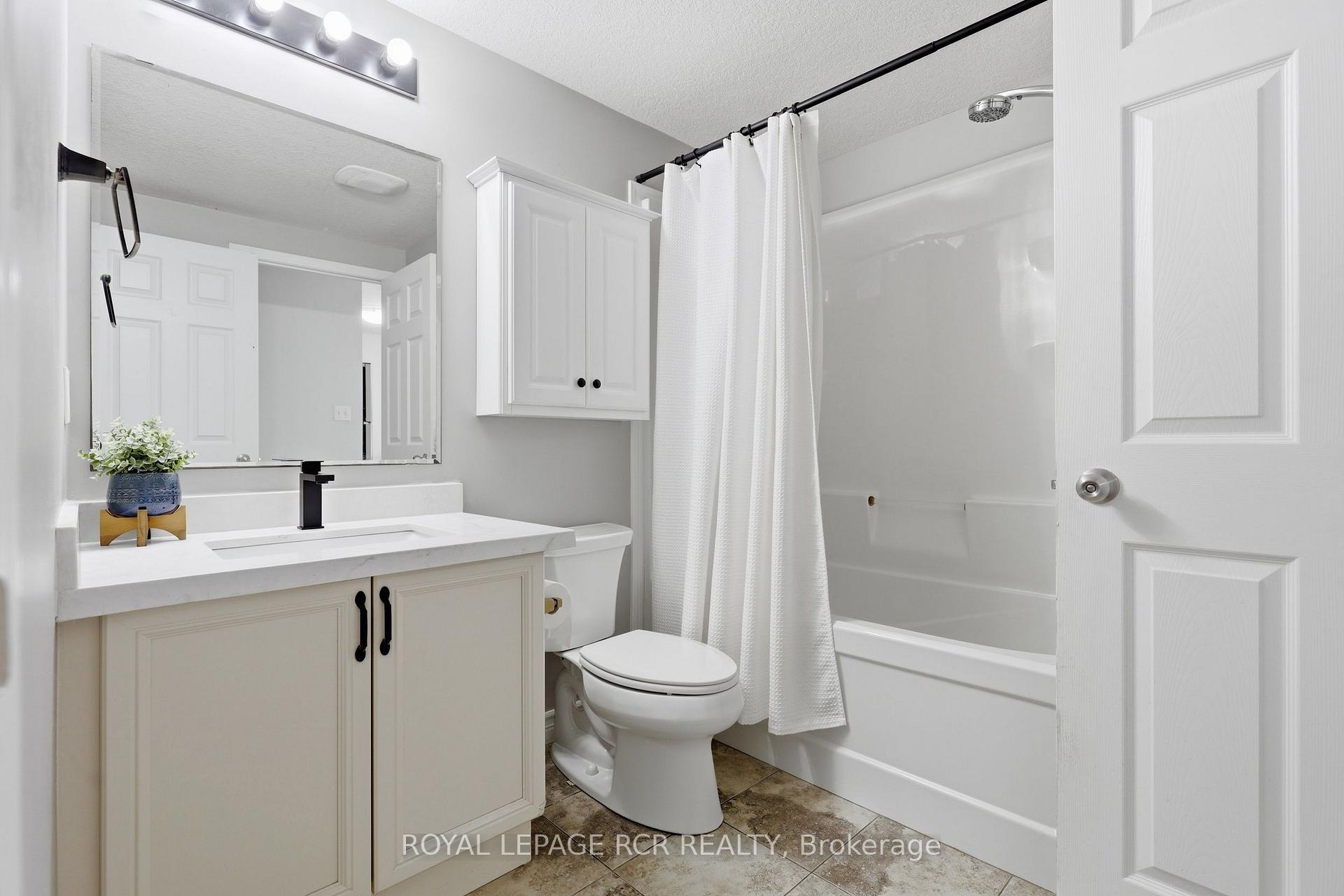 Photo 11 of Unit 25, 35 Mountford Drive, Guelph, Grange Road — HOMEH