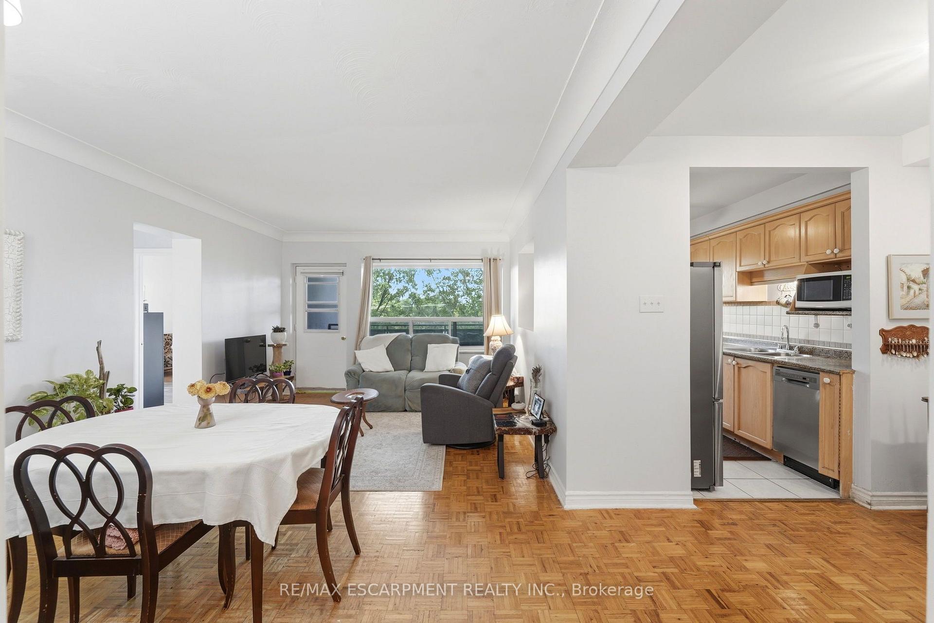 Photo 3 of Unit 401, 174 Herkimer Street, Hamilton, Durand — HOMEH