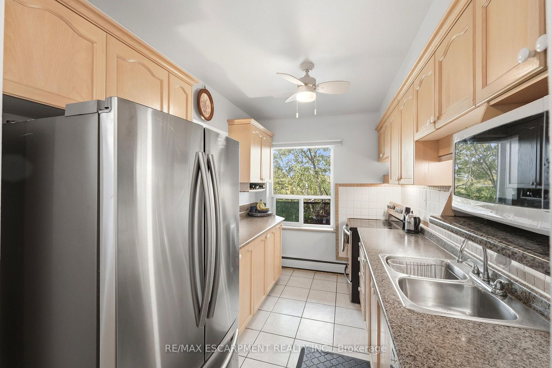 Photo 4 of Unit 401, 174 Herkimer Street, Hamilton, Durand — HOMEH