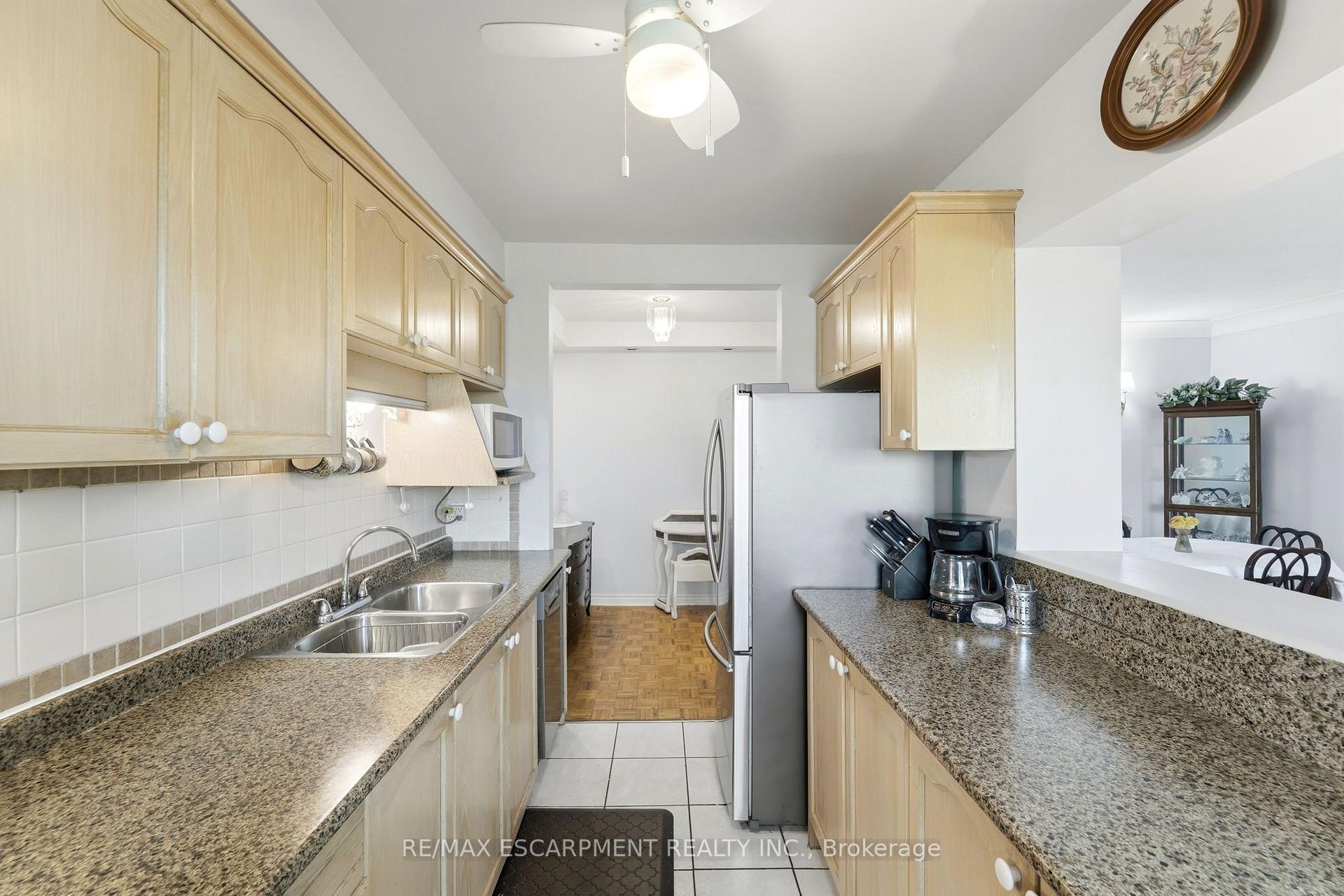 Photo 5 of Unit 401, 174 Herkimer Street, Hamilton, Durand — HOMEH