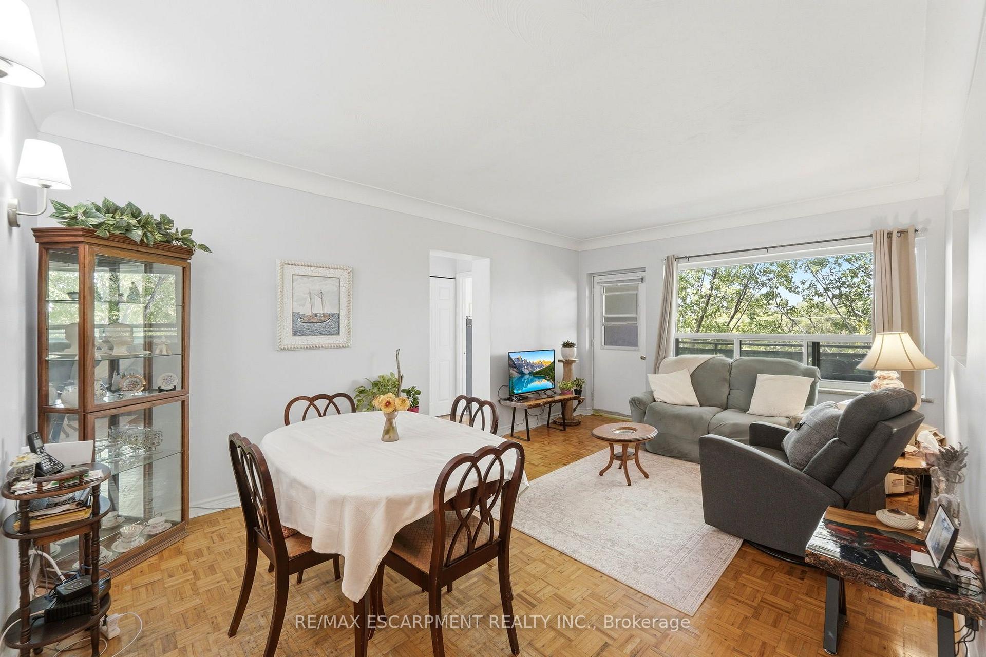 Photo 6 of Unit 401, 174 Herkimer Street, Hamilton, Durand — HOMEH