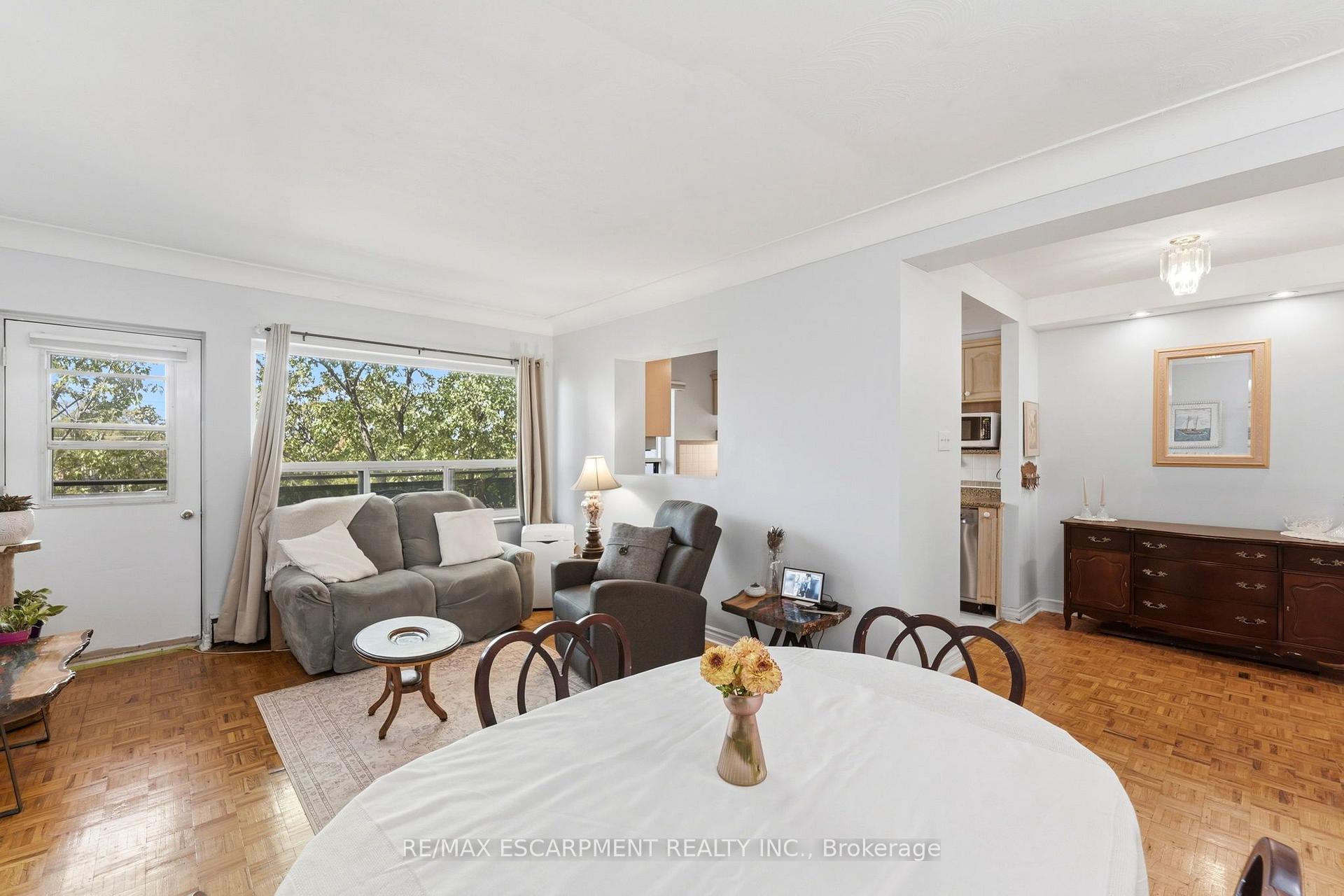 Photo 7 of Unit 401, 174 Herkimer Street, Hamilton, Durand — HOMEH