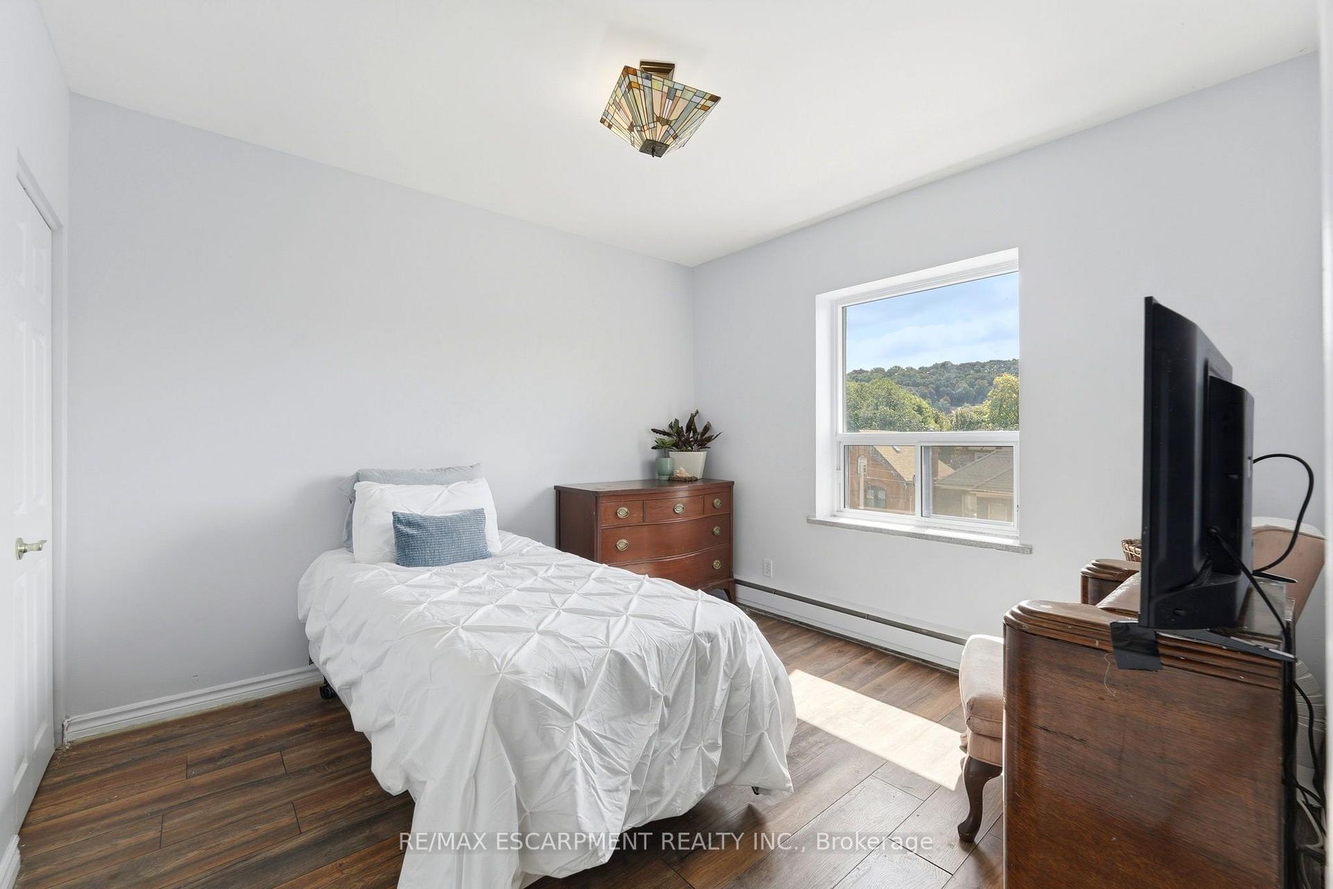 Photo 13 of Unit 401, 174 Herkimer Street, Hamilton, Durand — HOMEH