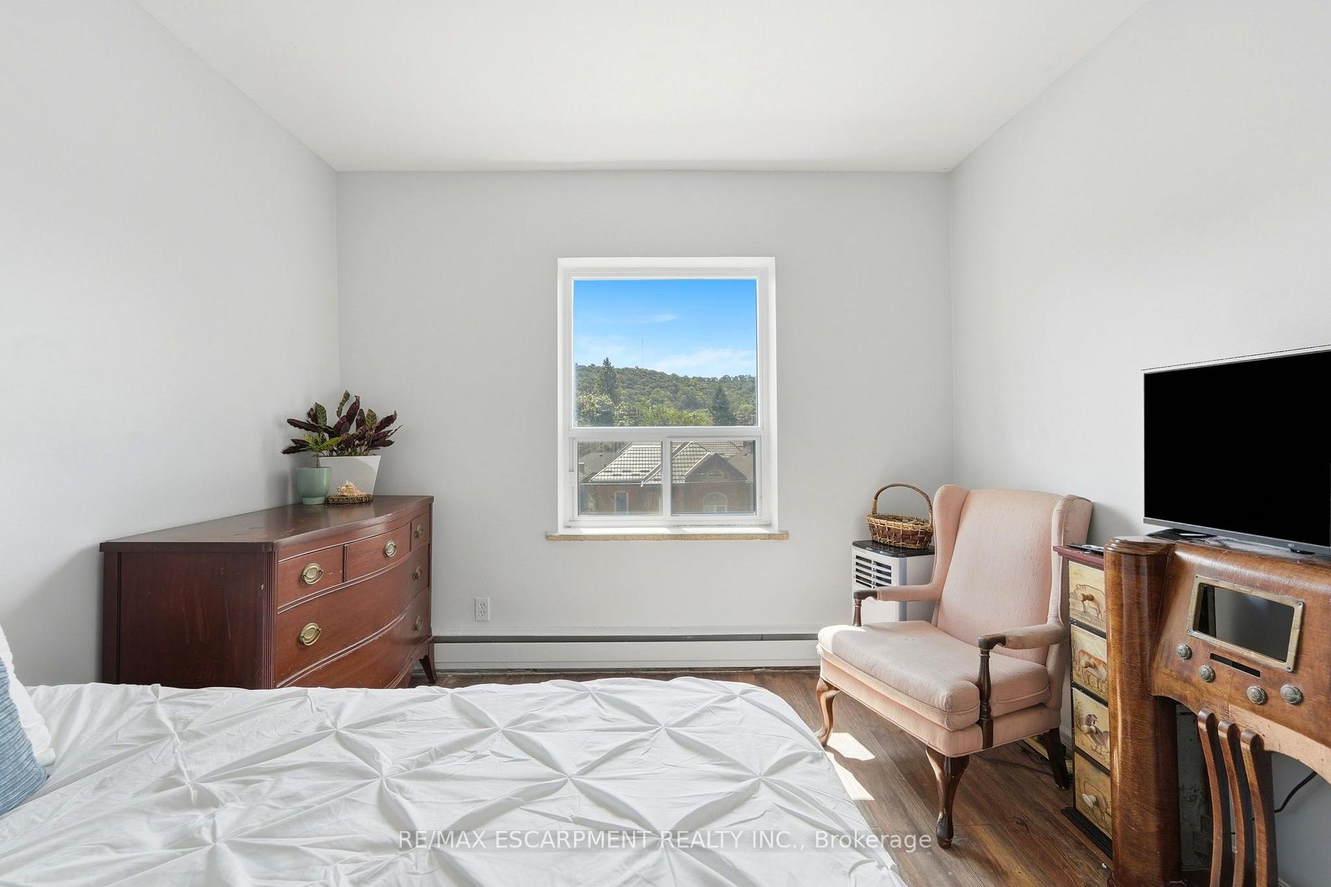 Photo 14 of Unit 401, 174 Herkimer Street, Hamilton, Durand — HOMEH