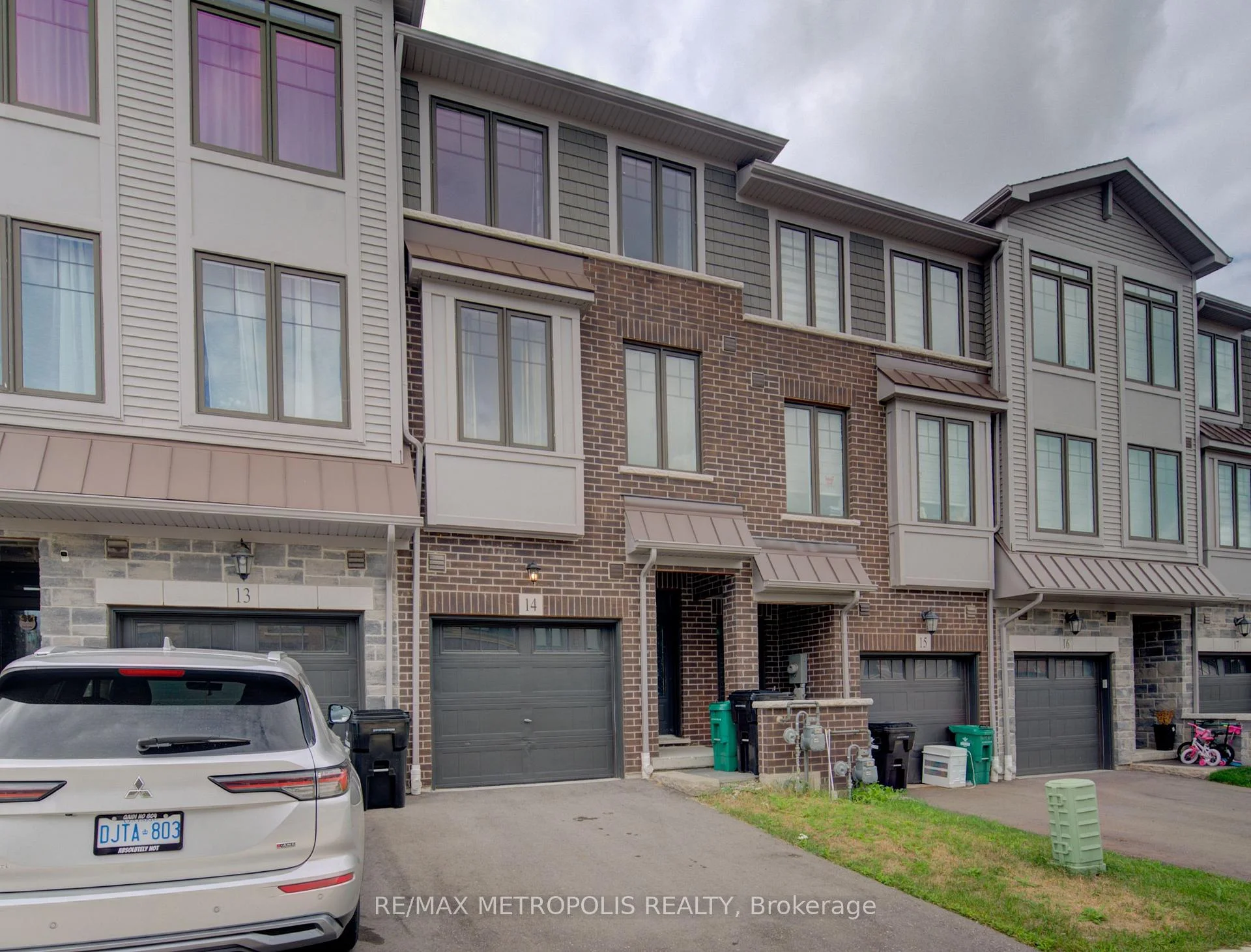 Photo 3 of Unit #14, 10 Birmingham Drive, Cambridge, Hillcrest/Forbes Park — HOMEH