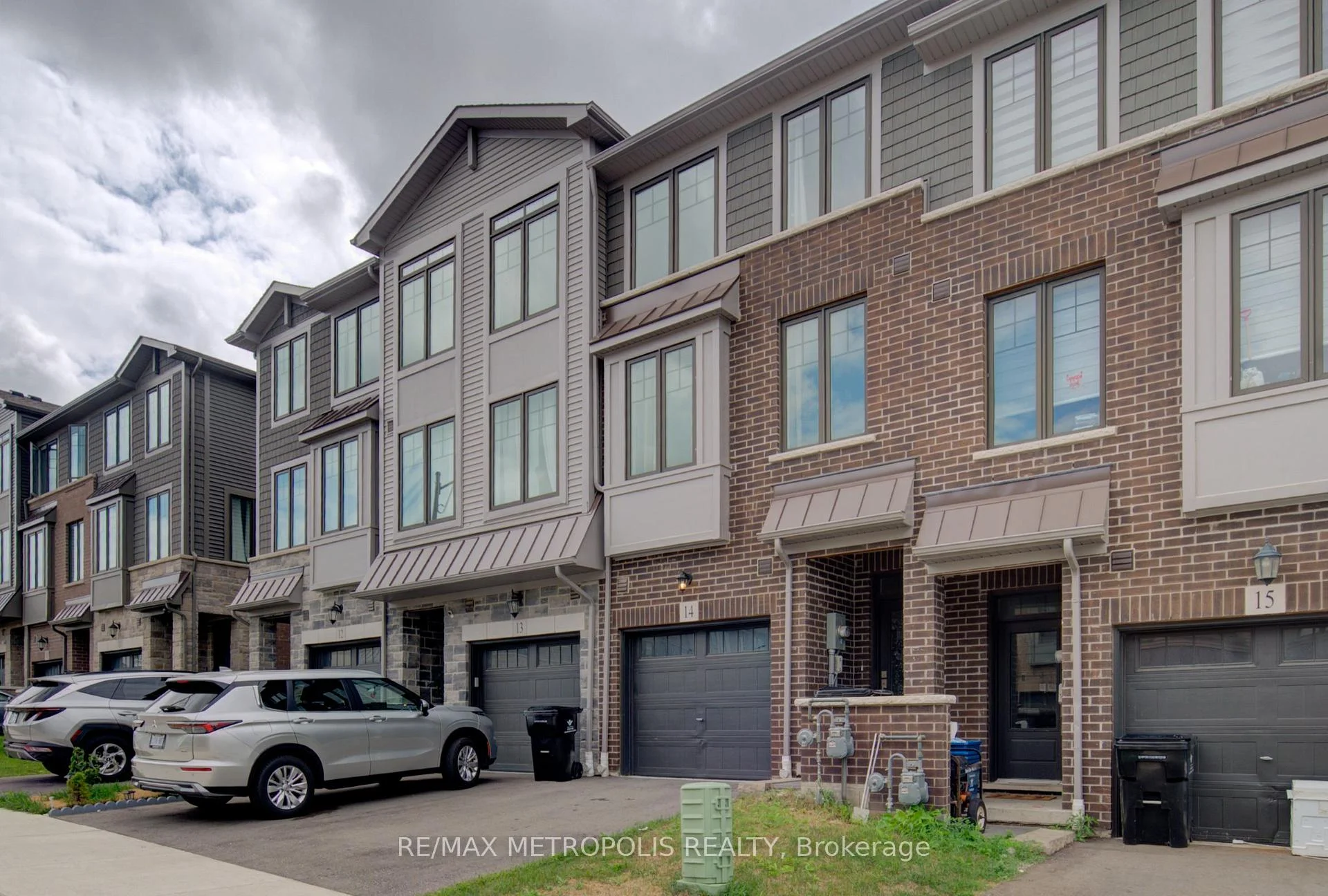 Photo 4 of Unit #14, 10 Birmingham Drive, Cambridge, Hillcrest/Forbes Park — HOMEH