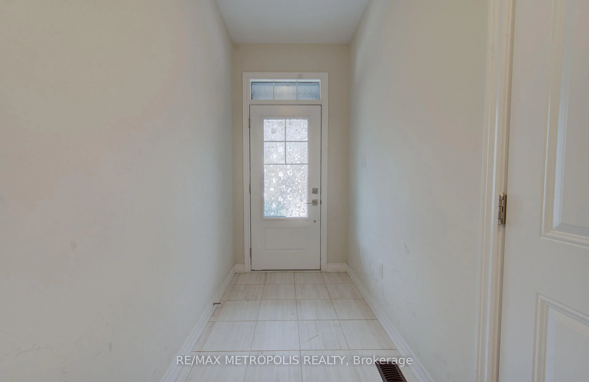 Photo 6 of Unit #14, 10 Birmingham Drive, Cambridge, Hillcrest/Forbes Park — HOMEH