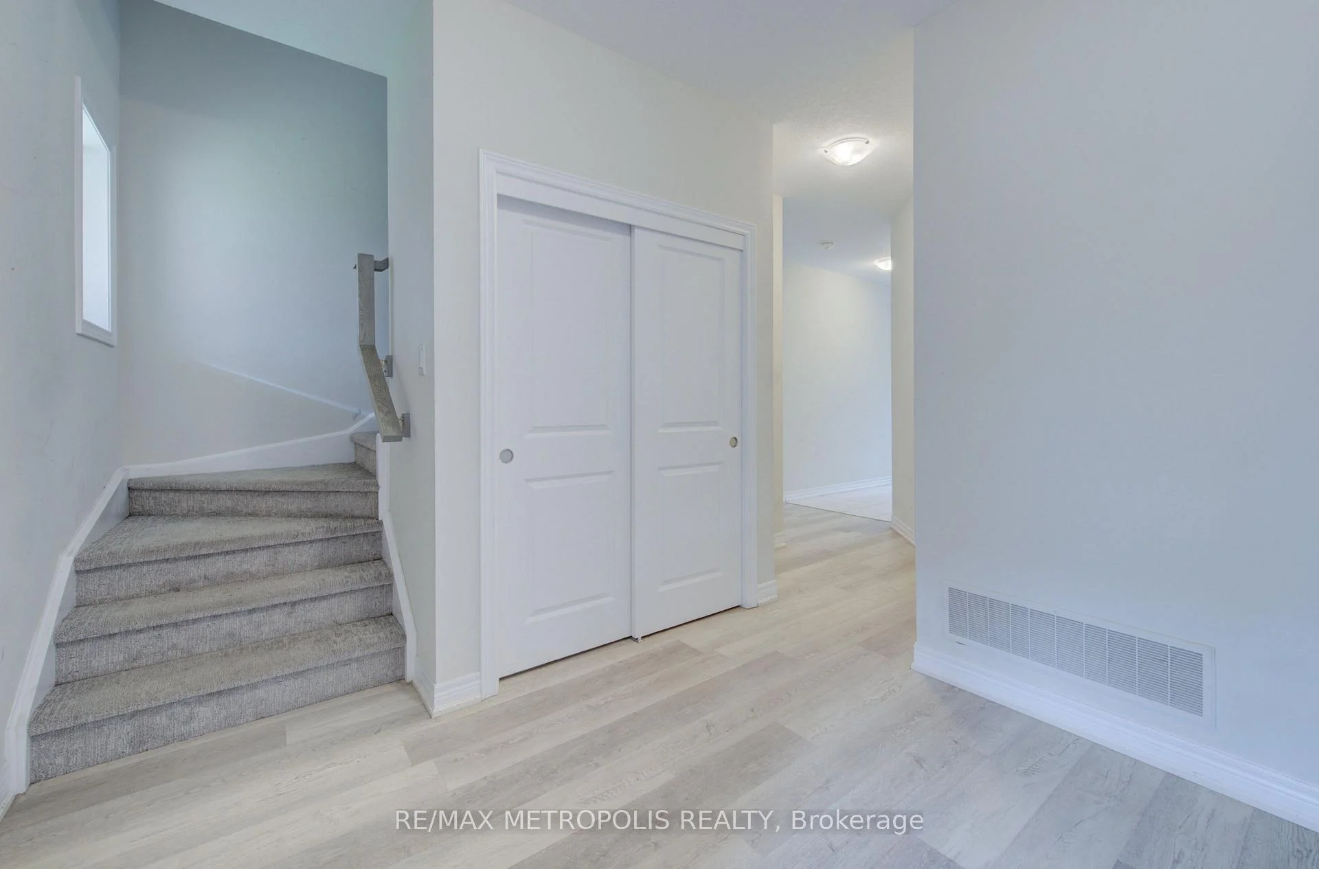 Photo 10 of Unit #14, 10 Birmingham Drive, Cambridge, Hillcrest/Forbes Park — HOMEH