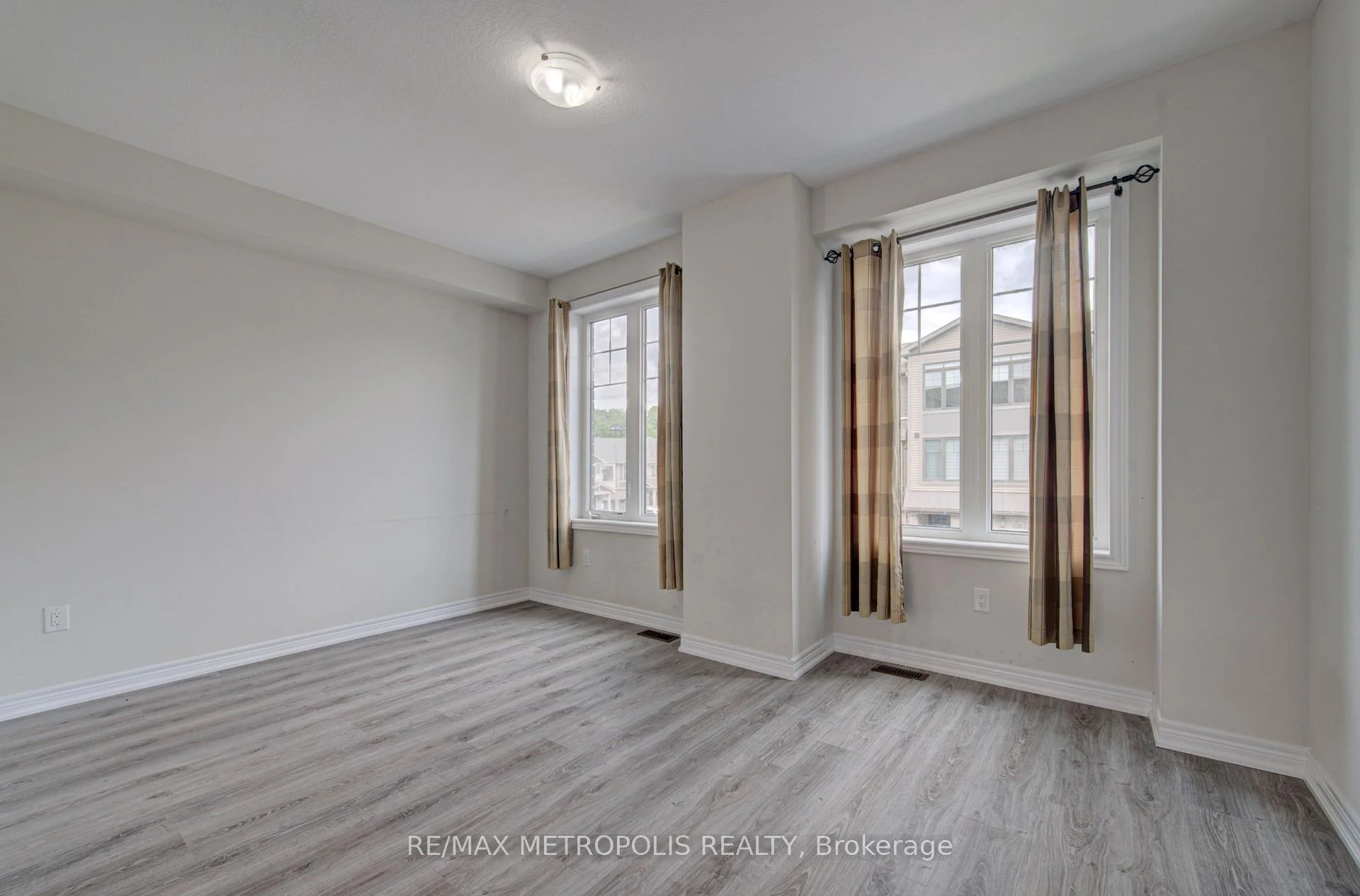 Photo 19 of Unit #14, 10 Birmingham Drive, Cambridge, Hillcrest/Forbes Park — HOMEH