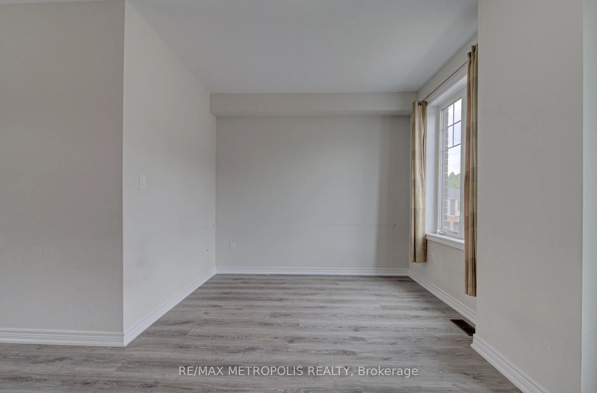 Photo 20 of Unit #14, 10 Birmingham Drive, Cambridge, Hillcrest/Forbes Park — HOMEH