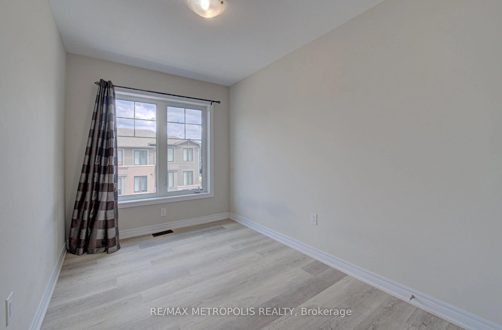 Photo 28 of Unit #14, 10 Birmingham Drive, Cambridge, Hillcrest/Forbes Park — HOMEH