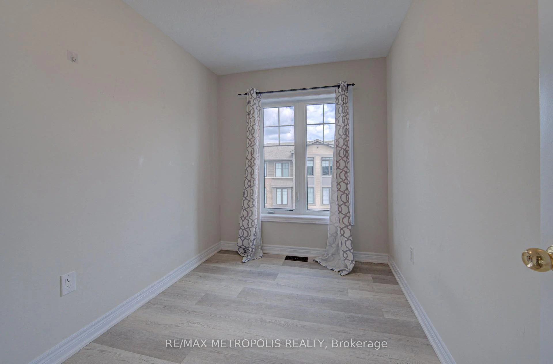 Photo 29 of Unit #14, 10 Birmingham Drive, Cambridge, Hillcrest/Forbes Park — HOMEH