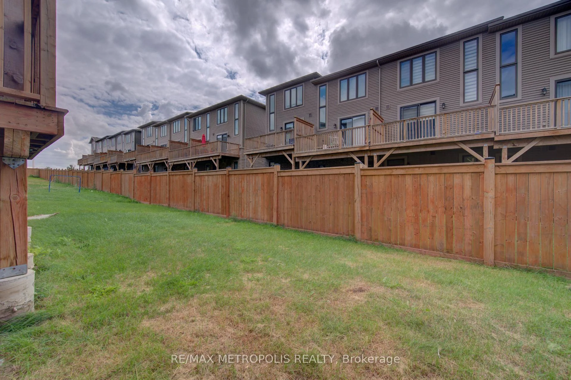 Photo 35 of Unit #14, 10 Birmingham Drive, Cambridge, Hillcrest/Forbes Park — HOMEH