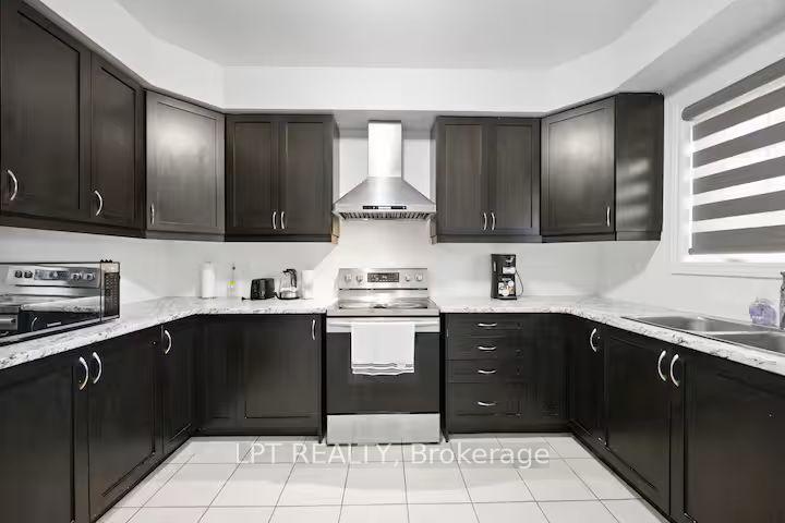 Photo 11 of 341 Remembrance Road, Brampton, Northwest Brampton — HOMEH
