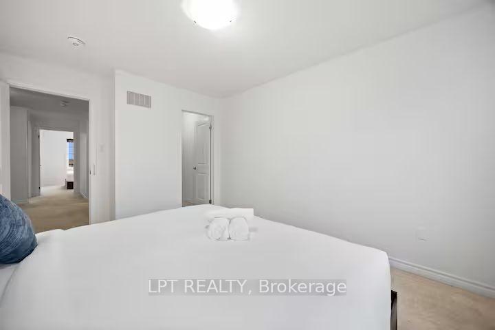 Photo 23 of 341 Remembrance Road, Brampton, Northwest Brampton — HOMEH