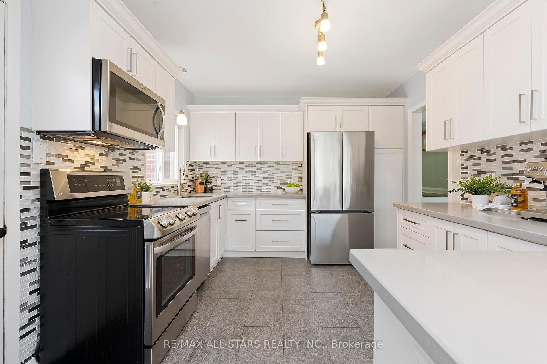 Photo 17 of 11 Penzance Drive, Scarborough, Bendale — HOMEH