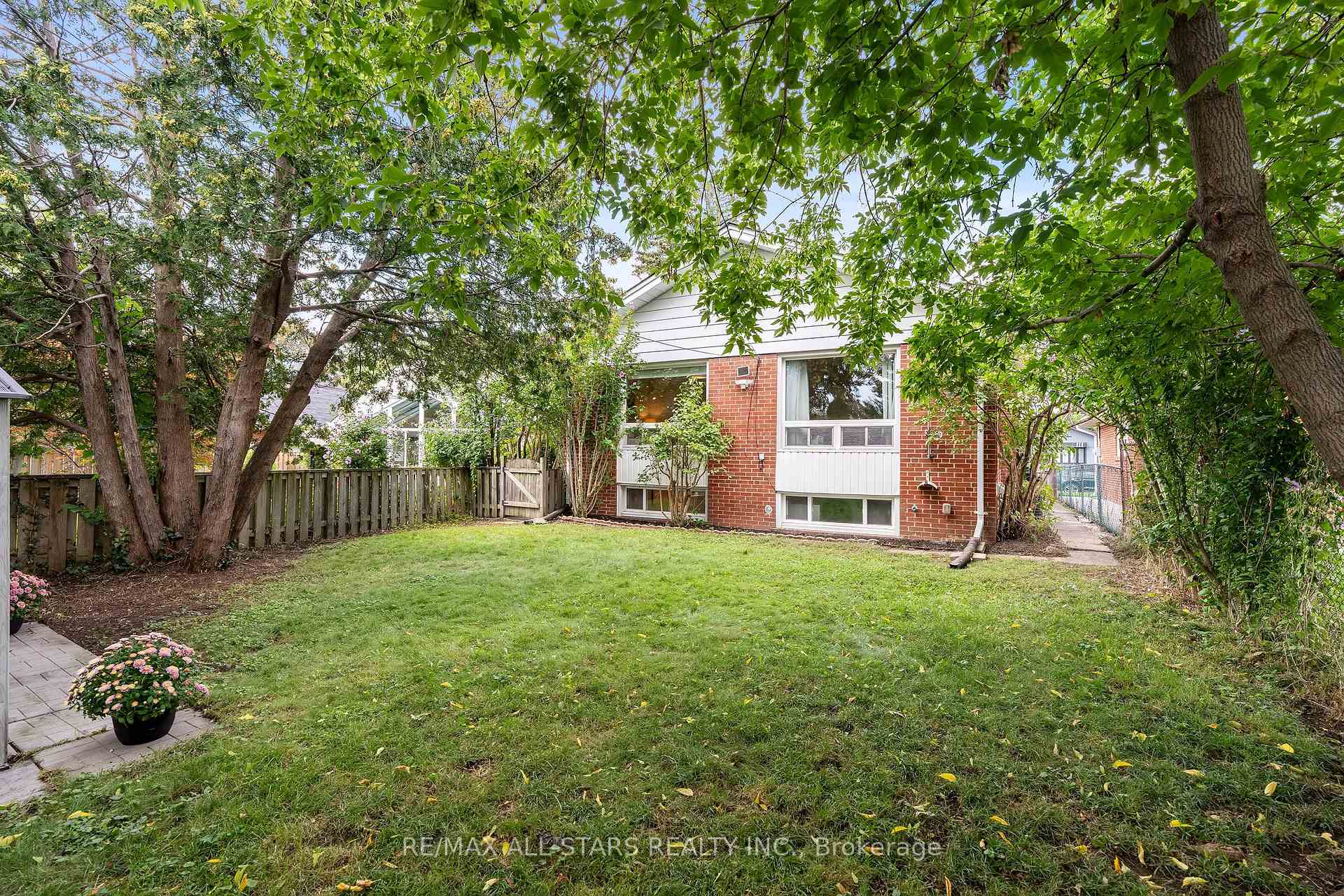 Photo 52 of 11 Penzance Drive, Scarborough, Bendale — HOMEH