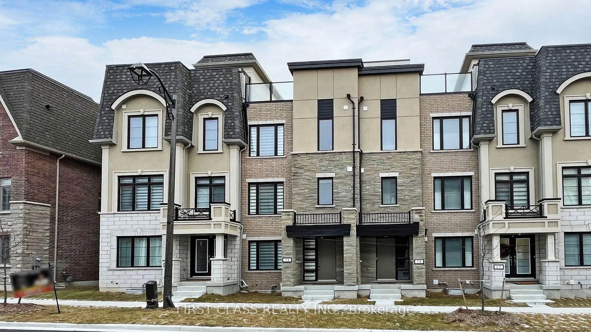 Front of 21 Guardhouse Crescent
