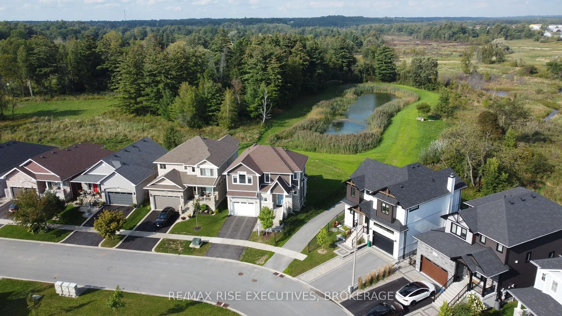 Photo 4 of 232 Mill Pond Place, Kingston, West of Sir John A. Blvd — HOMEH