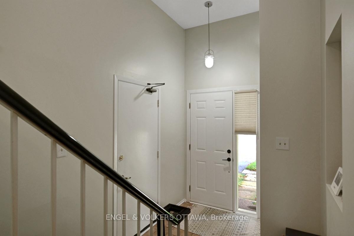Photo 4 of 381 Verdon Private, Ottawa, Hunt Club Park/Greenboro — HOMEH