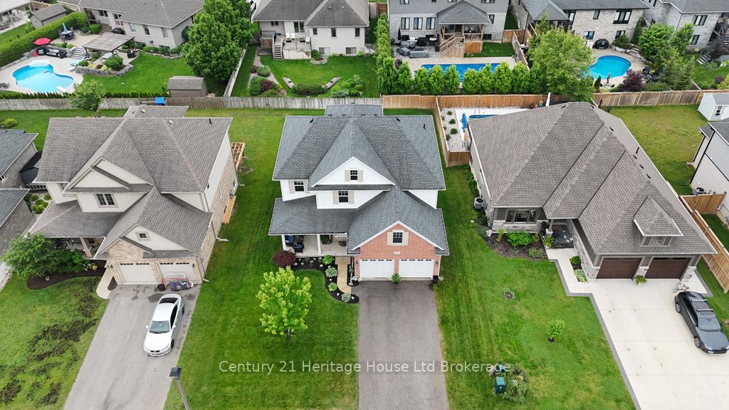 Photo 2 of 29 Brookside Lane, Tillsonburg — HOMEH