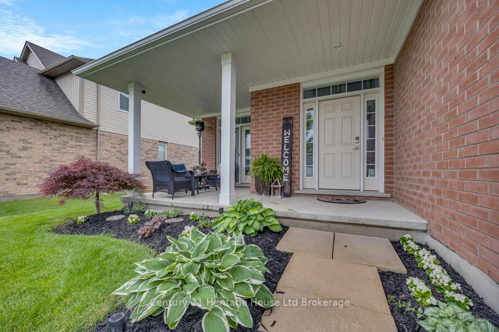 Photo 3 of 29 Brookside Lane, Tillsonburg — HOMEH