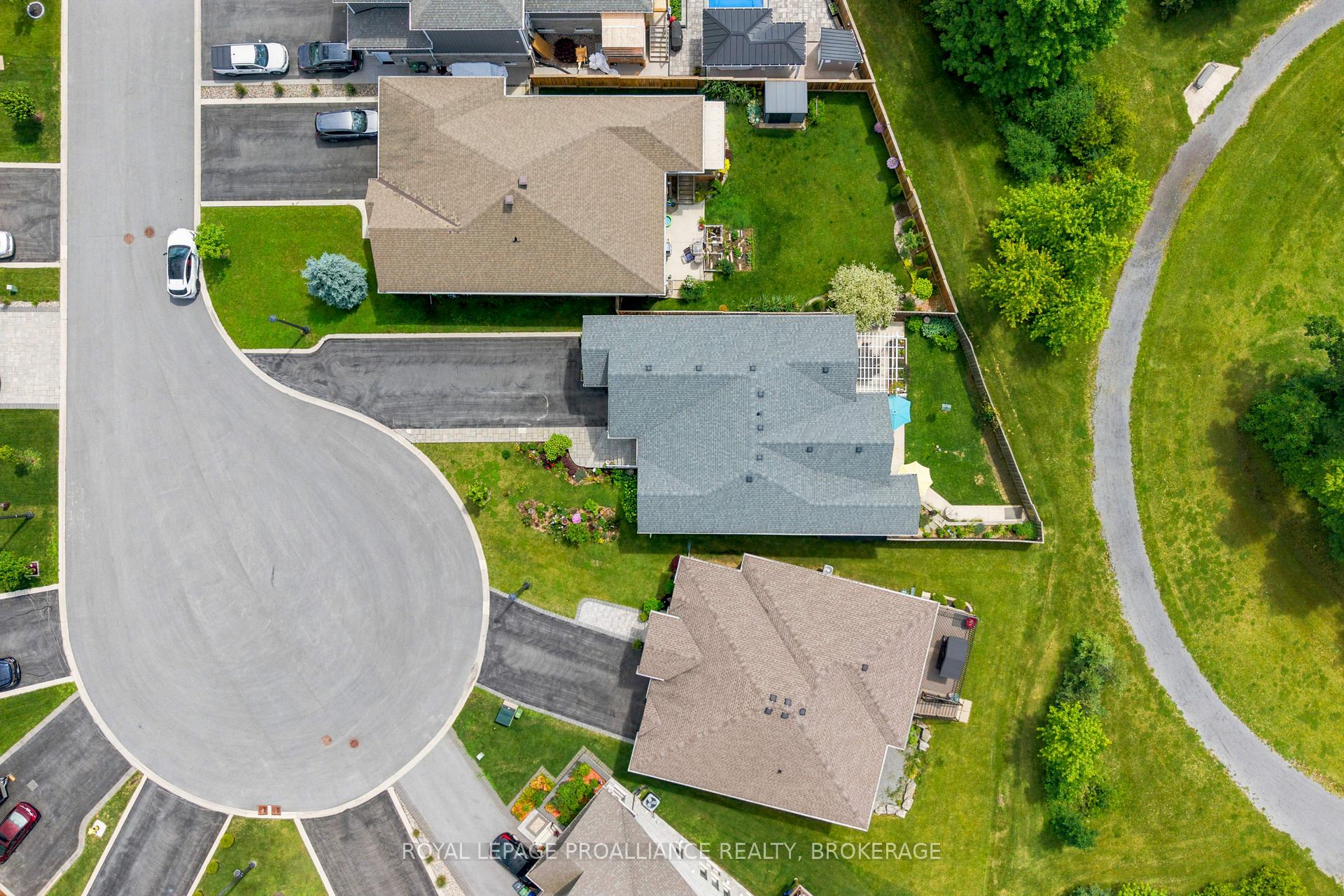 Photo 4 of 861 Windermere Drive, Kingston, City Northwest — HOMEH