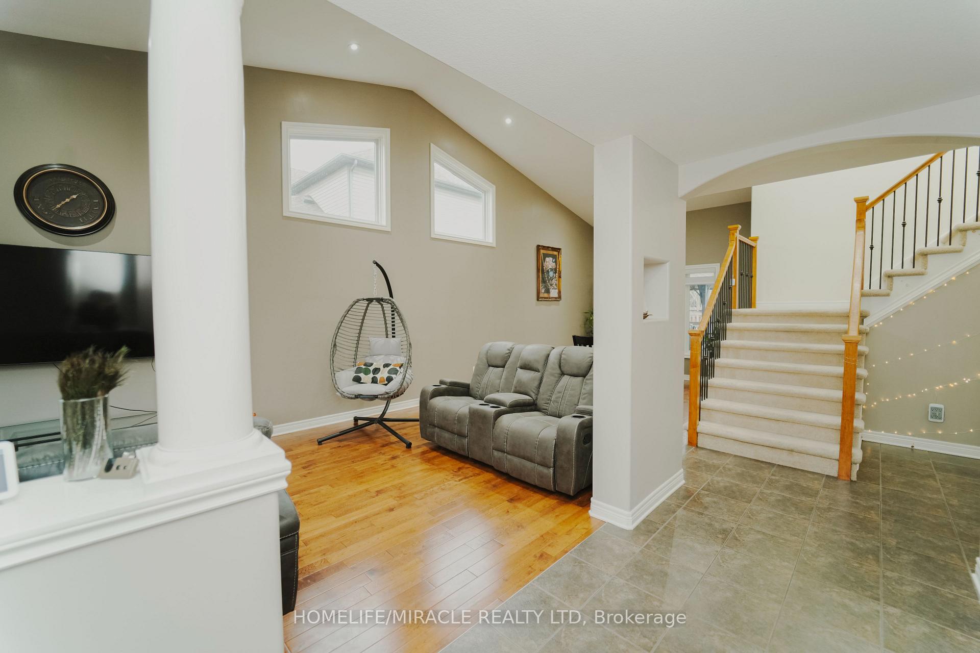 Photo 3 of 6978 Shannon Drive, Niagara Falls, Forestview — HOMEH