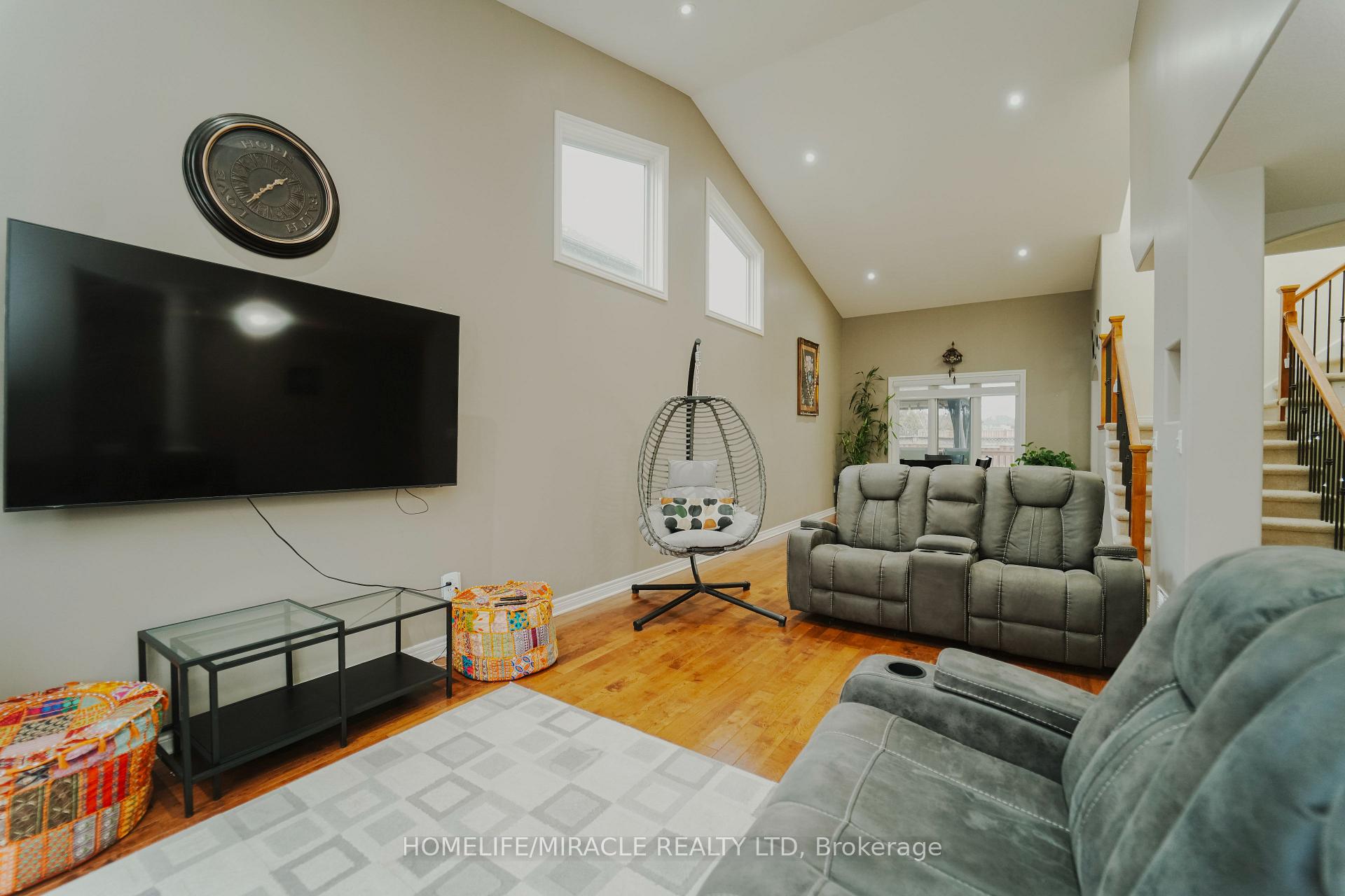 Photo 6 of 6978 Shannon Drive, Niagara Falls, Forestview — HOMEH