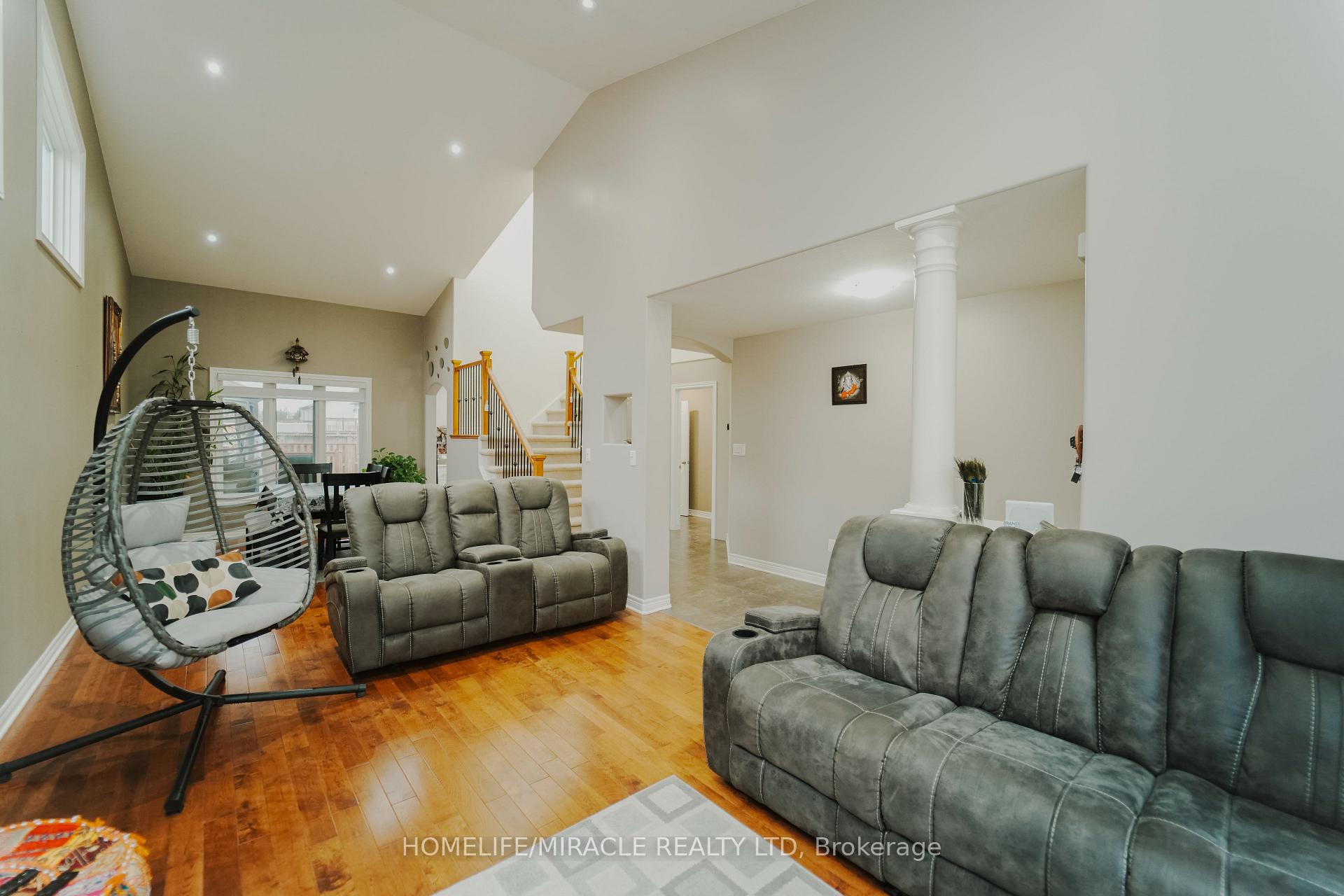 Photo 7 of 6978 Shannon Drive, Niagara Falls, Forestview — HOMEH