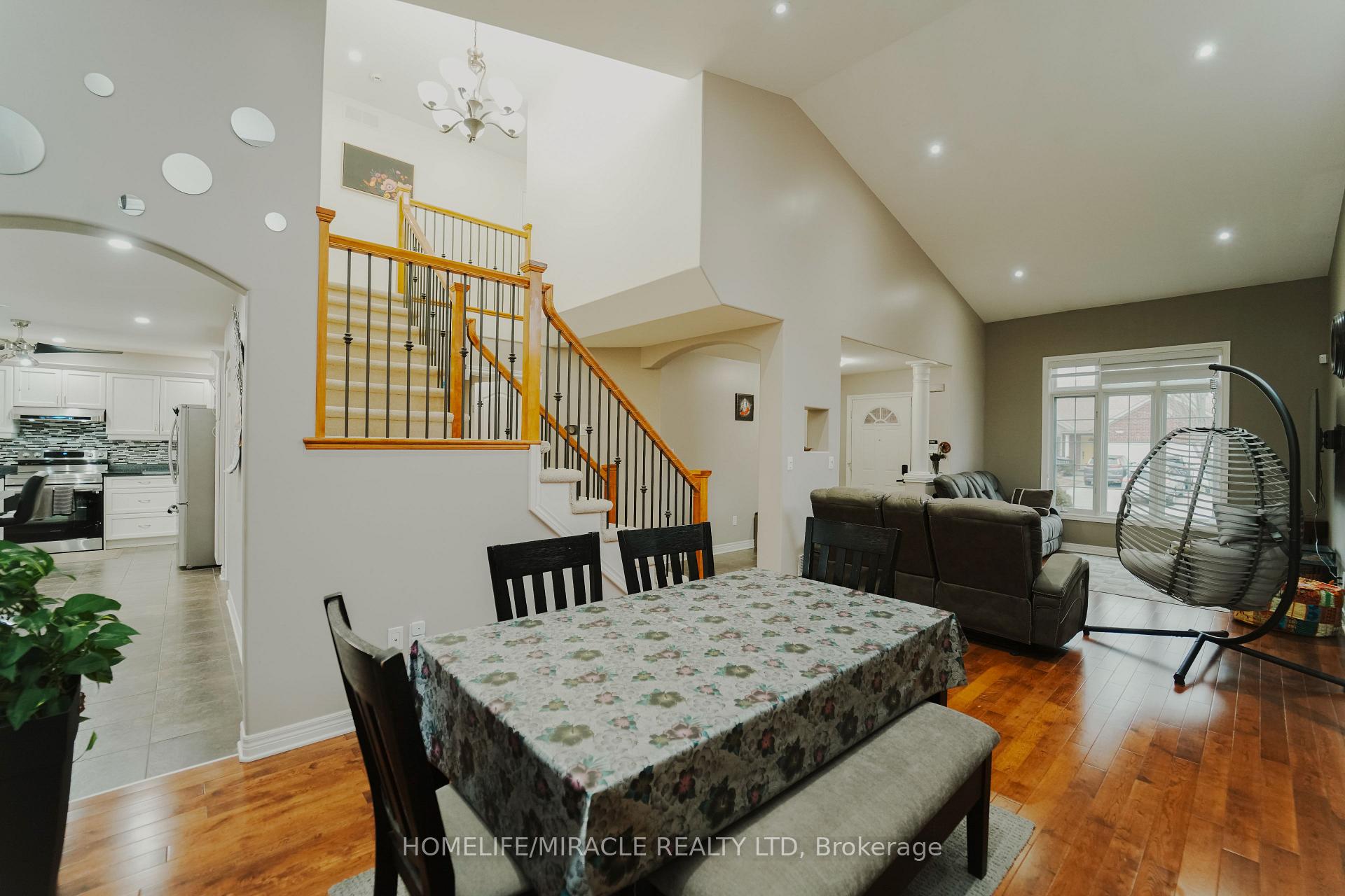 Photo 8 of 6978 Shannon Drive, Niagara Falls, Forestview — HOMEH