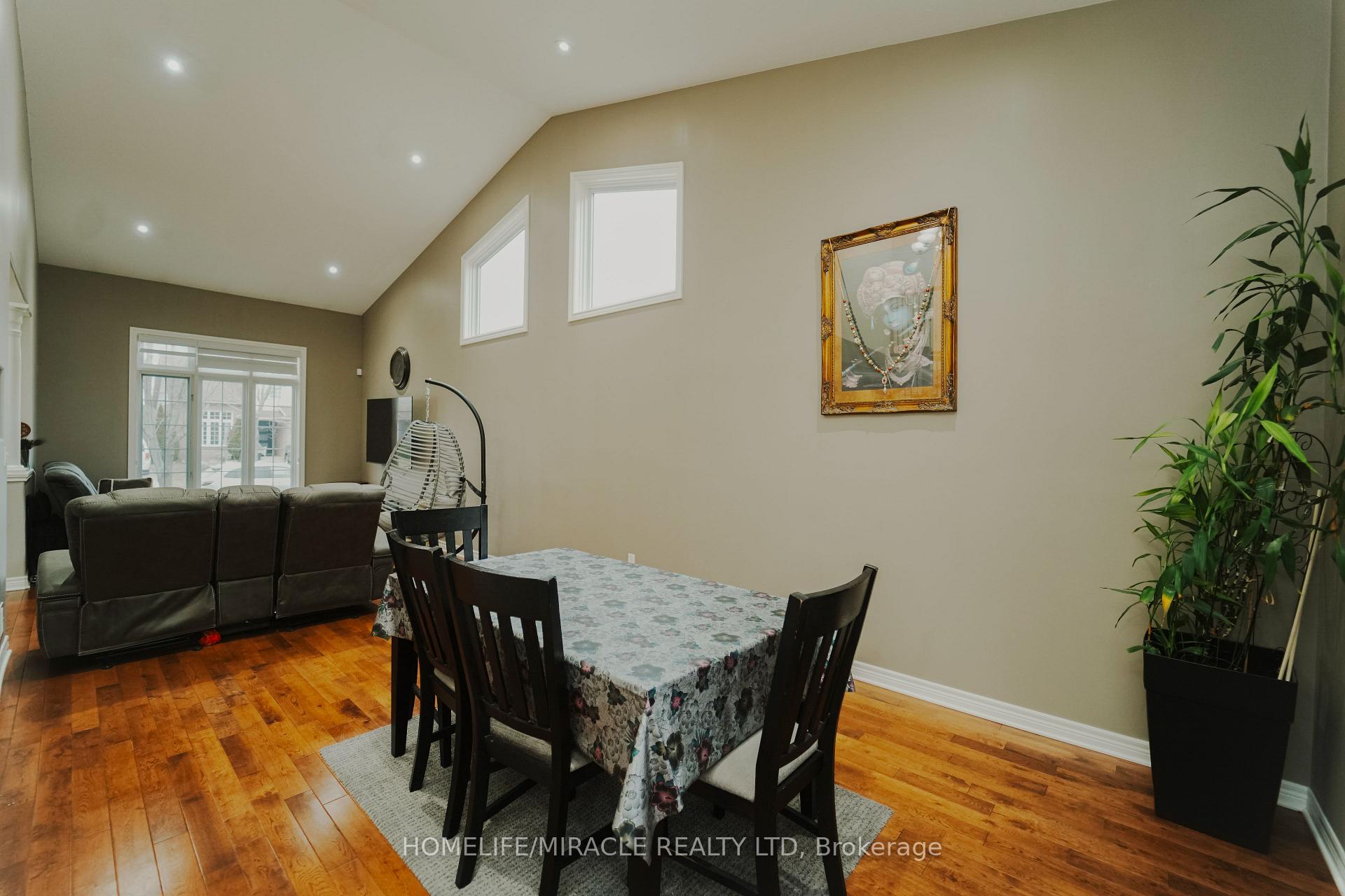 Photo 9 of 6978 Shannon Drive, Niagara Falls, Forestview — HOMEH
