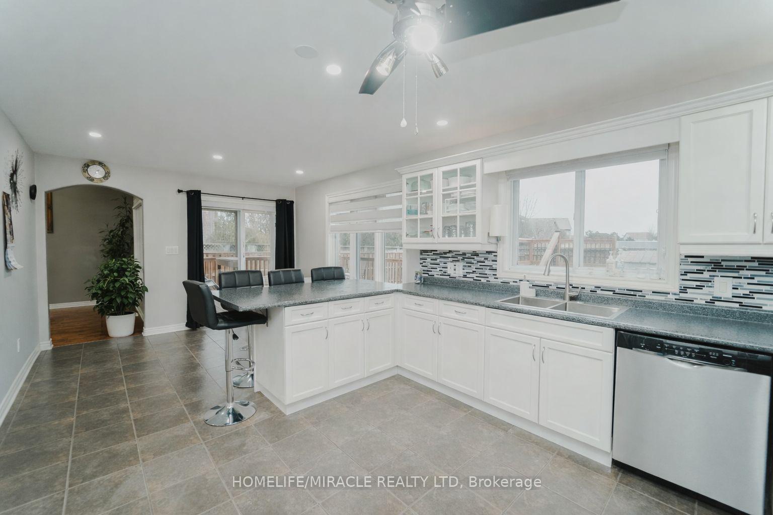 Photo 13 of 6978 Shannon Drive, Niagara Falls, Forestview — HOMEH