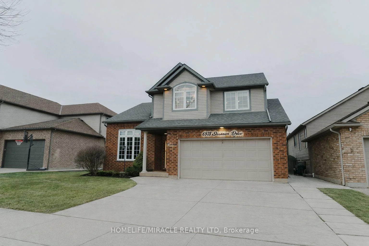 Photo 4 of 6978 Shannon Drive, Niagara Falls, Forestview — HOMEH