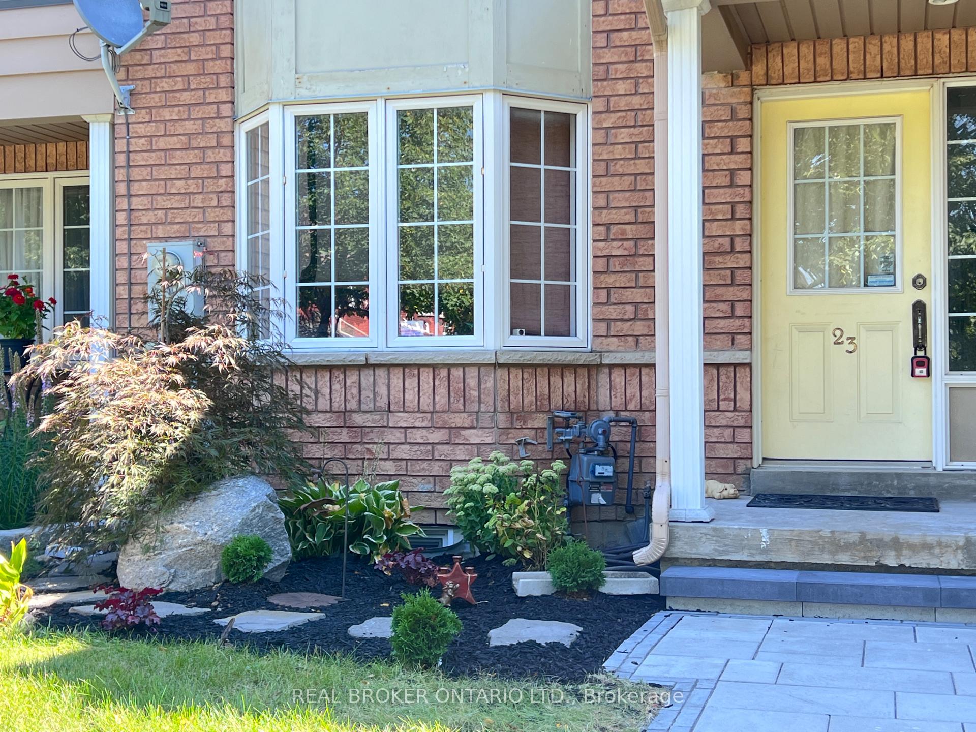 Photo 2 of 23 Piera Gardens, Markham, Village Green-South Unionville — HOMEH