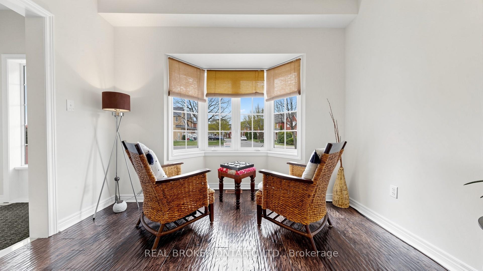 Photo 4 of 23 Piera Gardens, Markham, Village Green-South Unionville — HOMEH