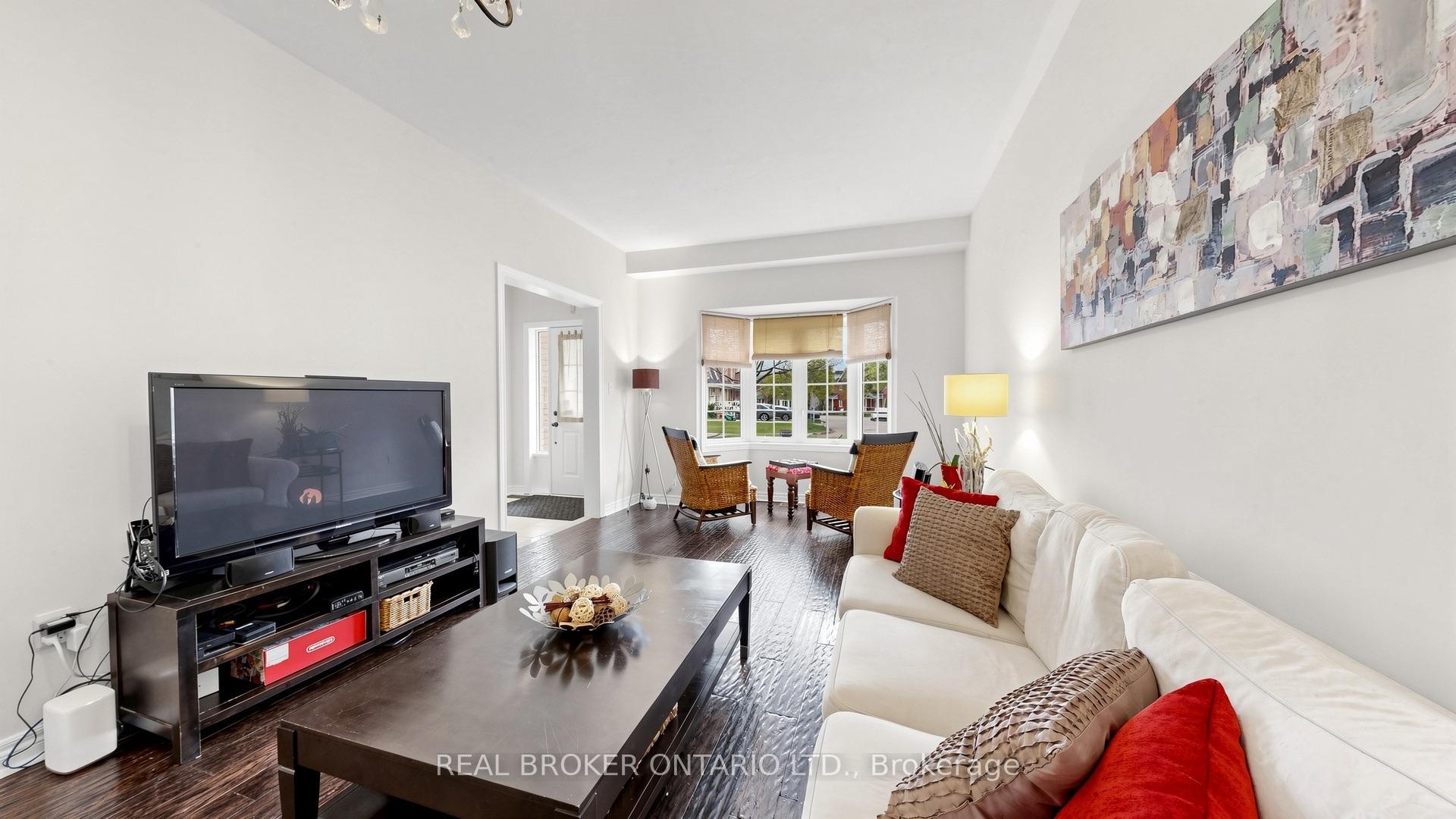 Photo 5 of 23 Piera Gardens, Markham, Village Green-South Unionville — HOMEH