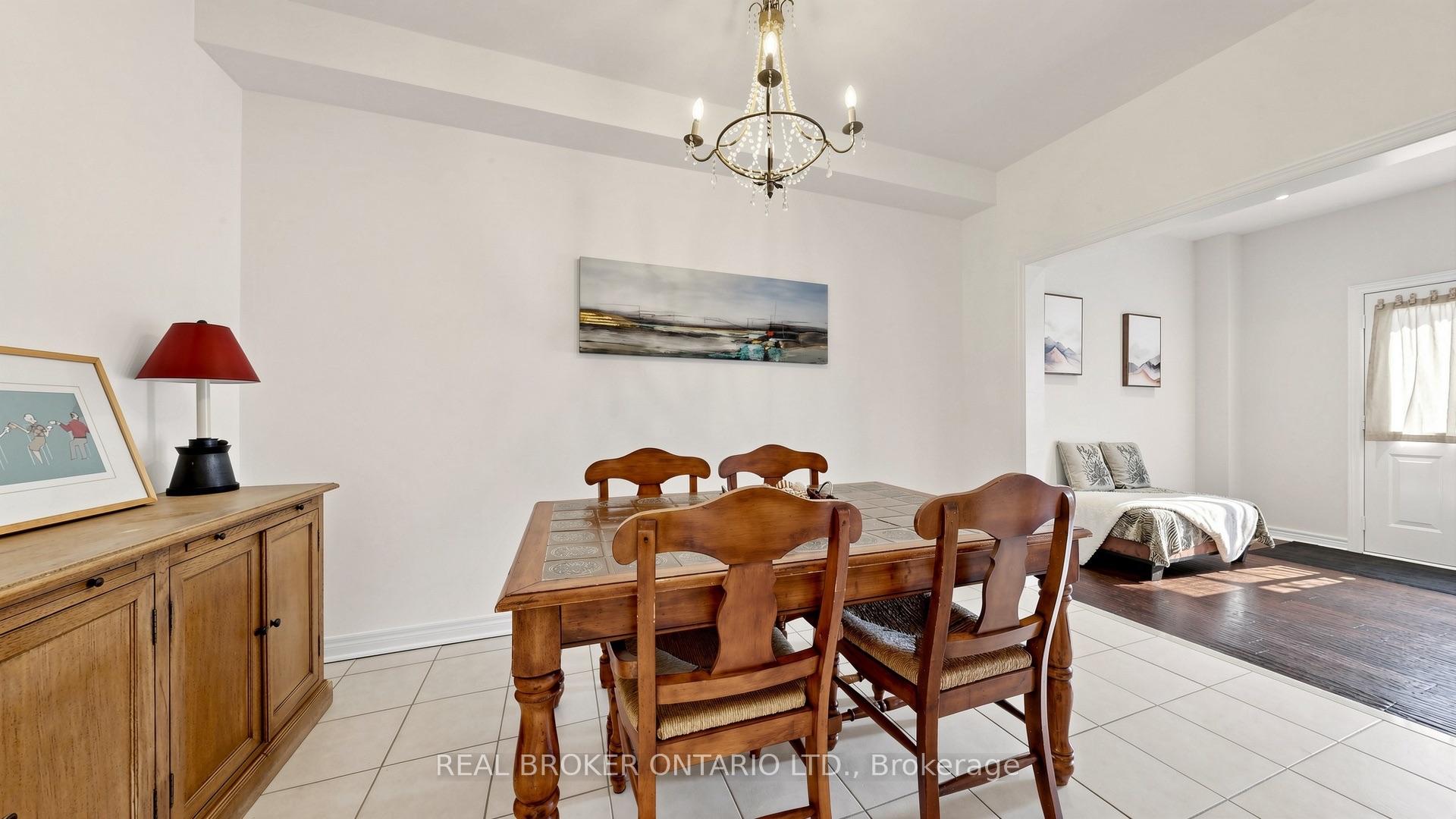 Photo 8 of 23 Piera Gardens, Markham, Village Green-South Unionville — HOMEH