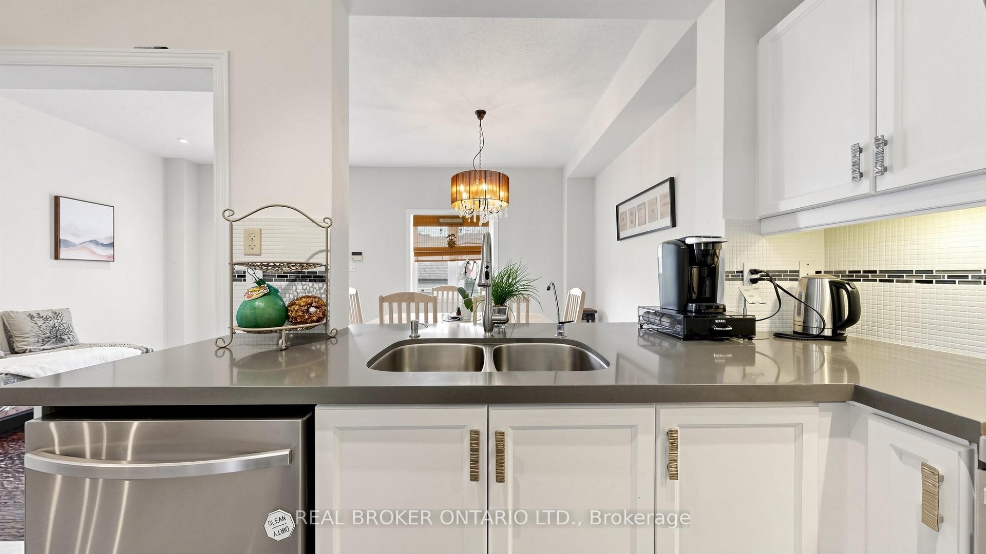 Photo 11 of 23 Piera Gardens, Markham, Village Green-South Unionville — HOMEH