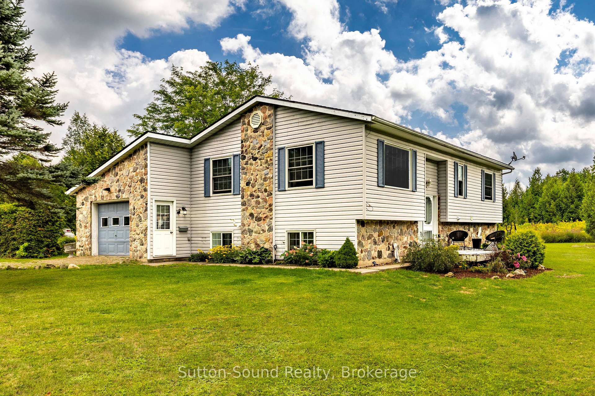 Photo of 300394 Grey Road 170