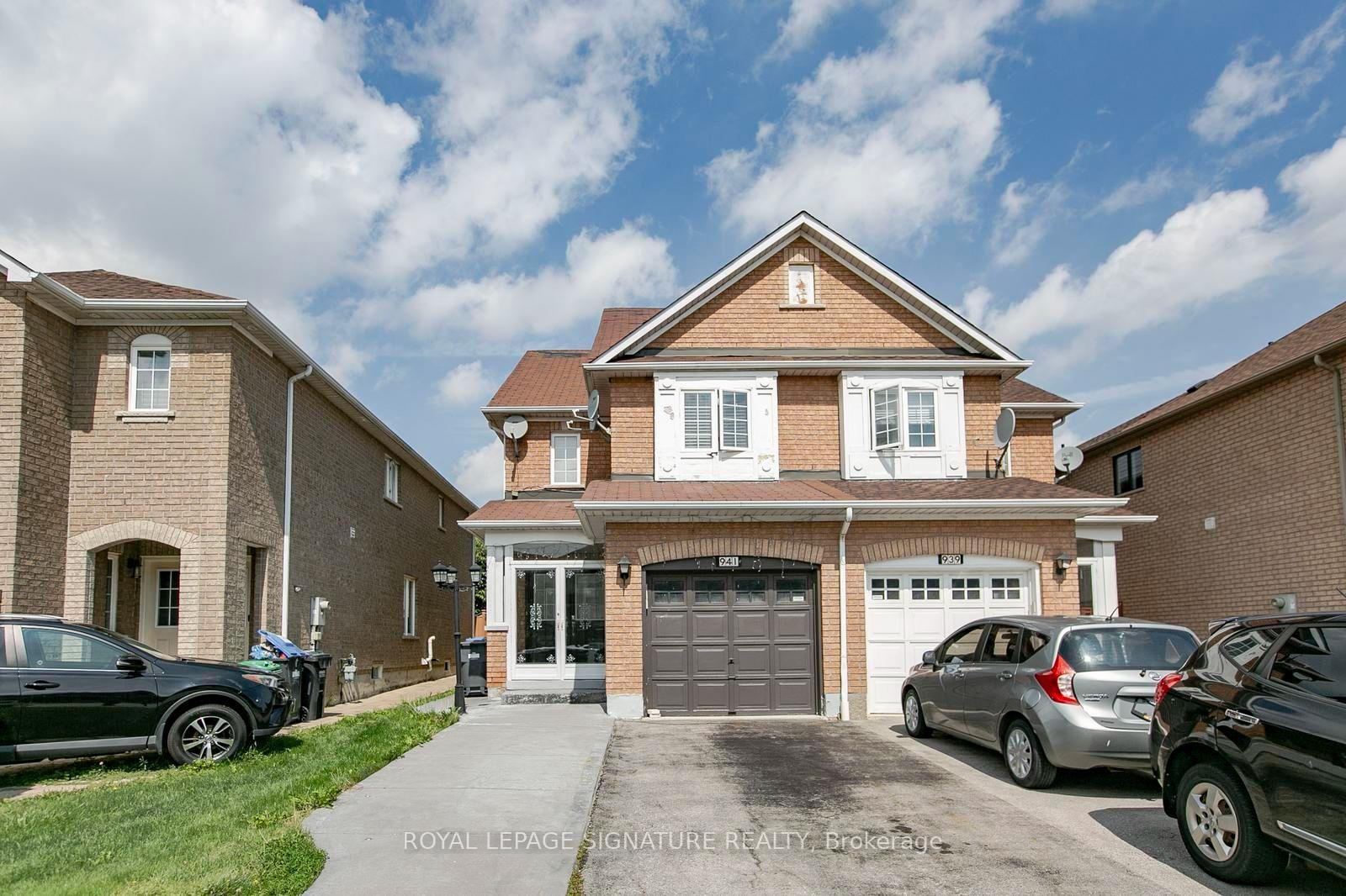 Photo 2 of 941 Mandolin Place, Mississauga, Meadowvale Village — HOMEH