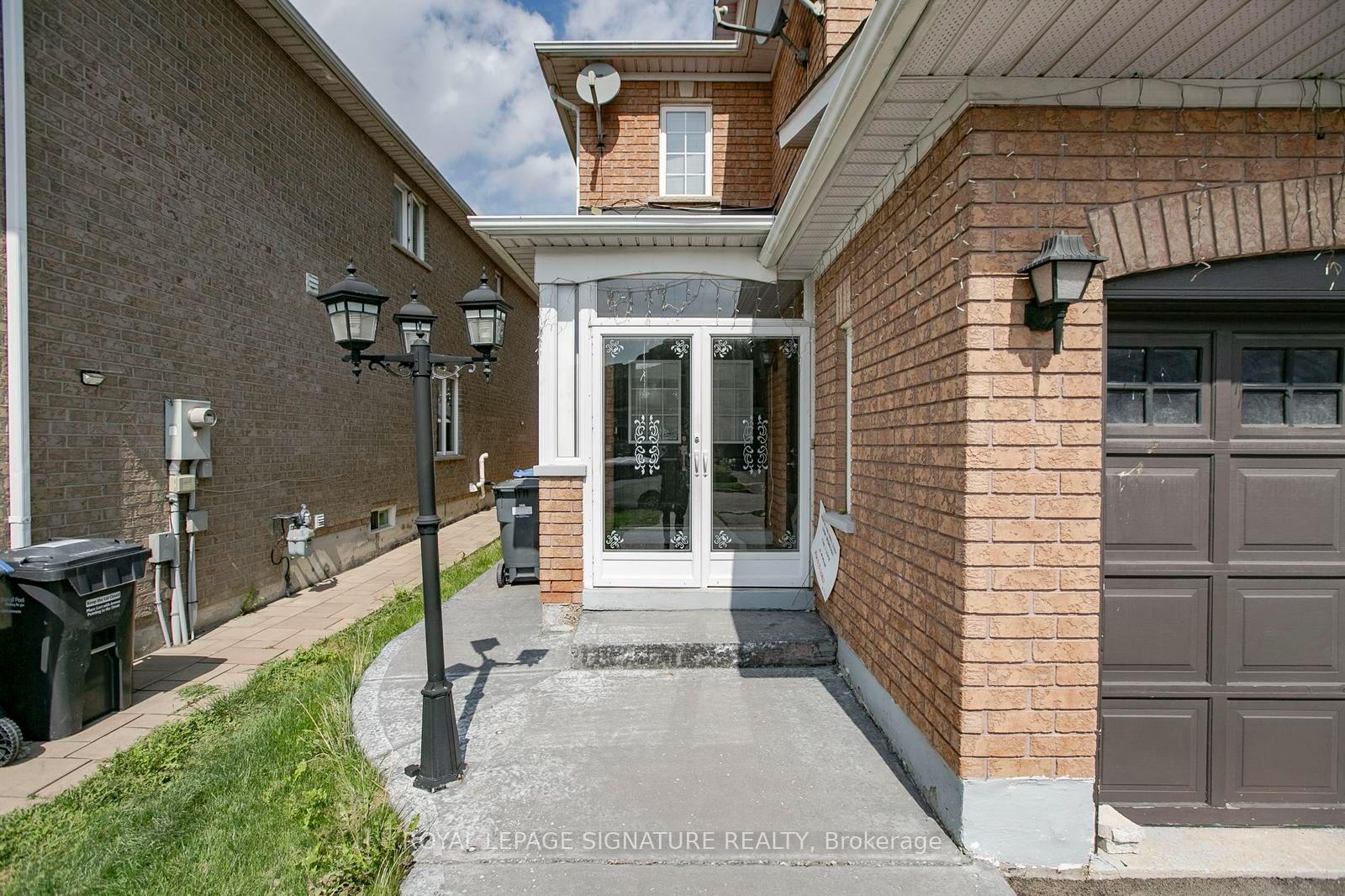 Photo 4 of 941 Mandolin Place, Mississauga, Meadowvale Village — HOMEH