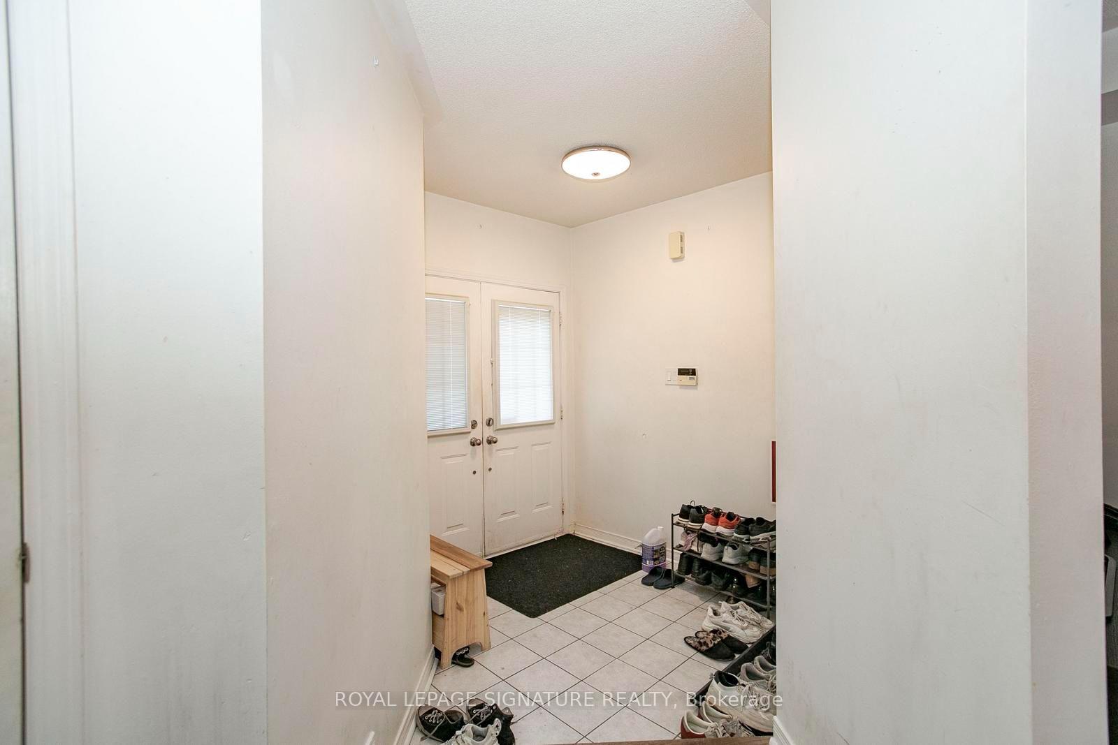 Photo 6 of 941 Mandolin Place, Mississauga, Meadowvale Village — HOMEH