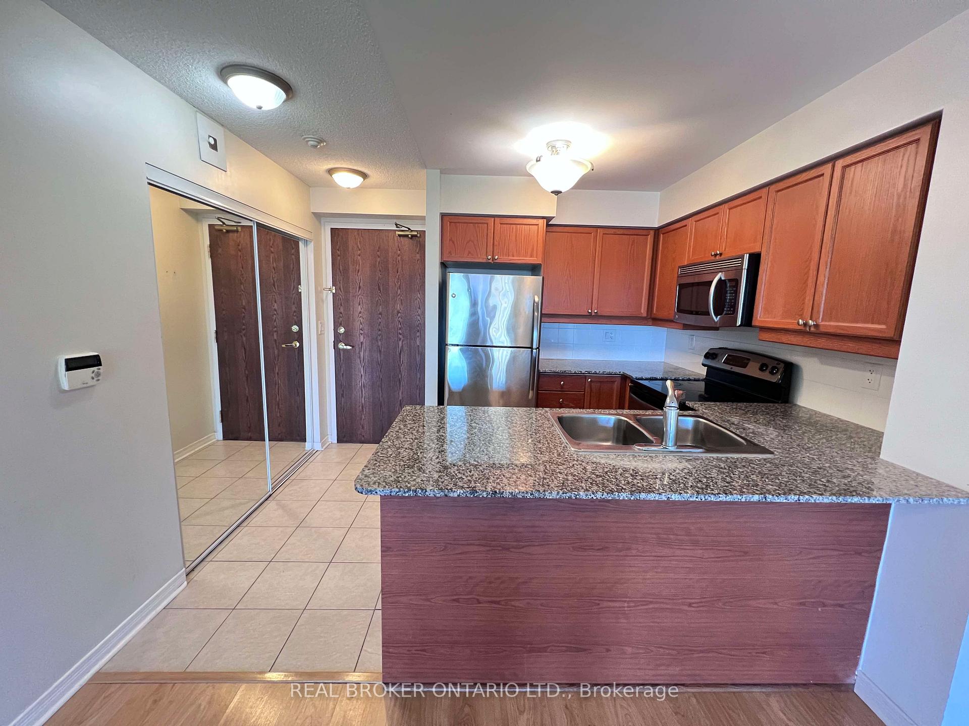 Photo 4 of Unit 1016, 185 Oneida Crescent, Richmond Hill, Langstaff — HOMEH