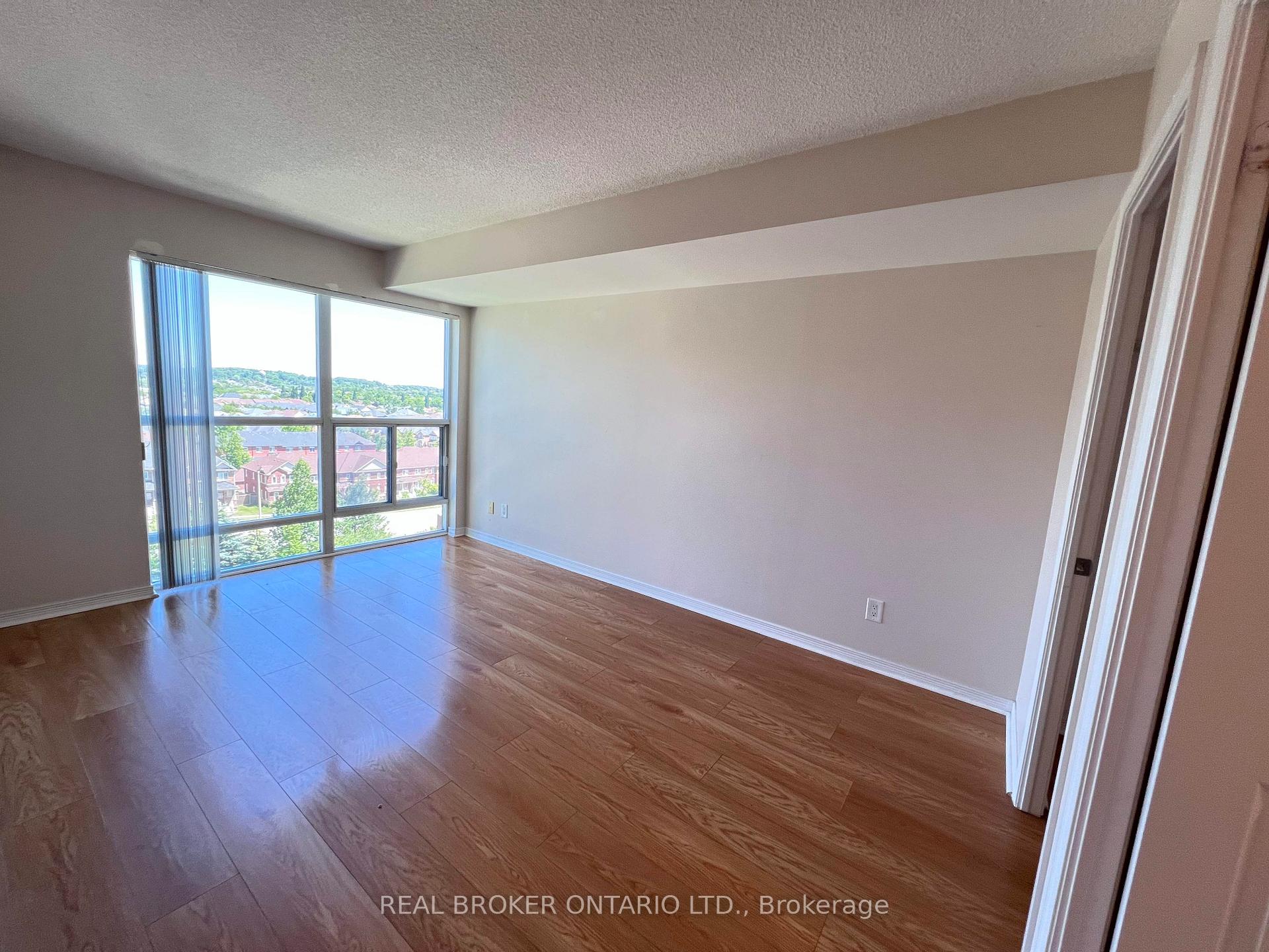Photo 5 of Unit 1016, 185 Oneida Crescent, Richmond Hill, Langstaff — HOMEH