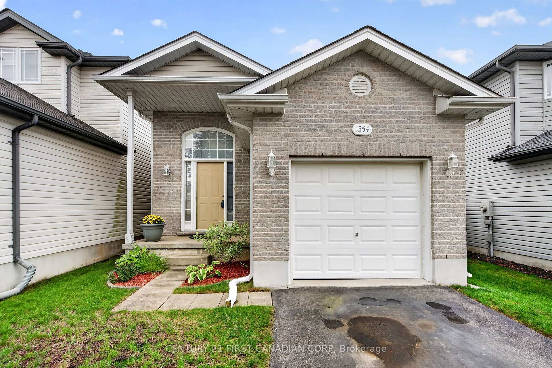 Photo 2 of 1354 Aspenridge Crescent, London, East A — HOMEH