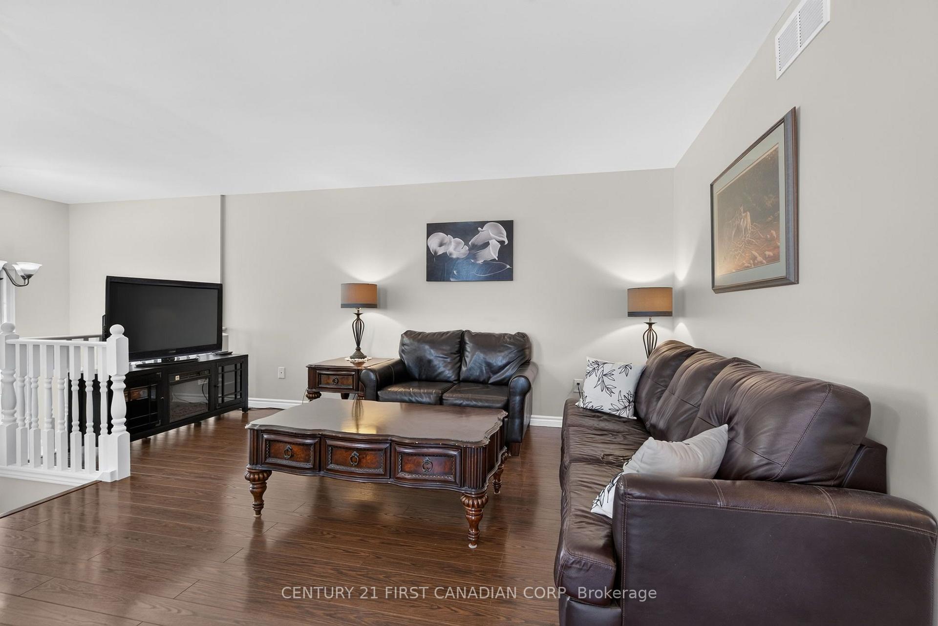 Photo 7 of 1354 Aspenridge Crescent, London, East A — HOMEH
