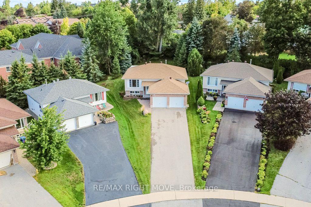 Photo 2 of 28 Jordon Crescent, Orillia — HOMEH
